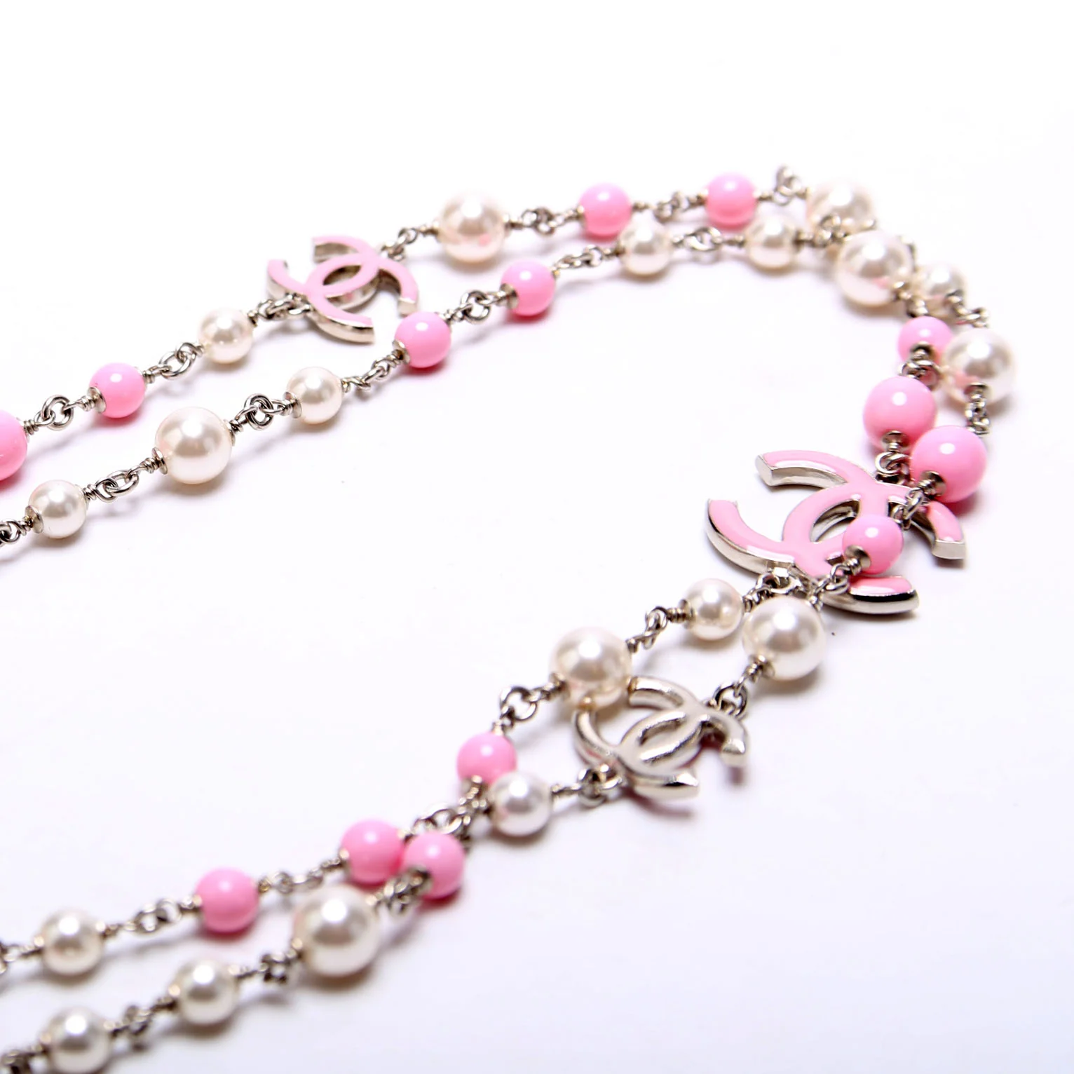 CC Enamel Pearl Necklace Pink - Image 4