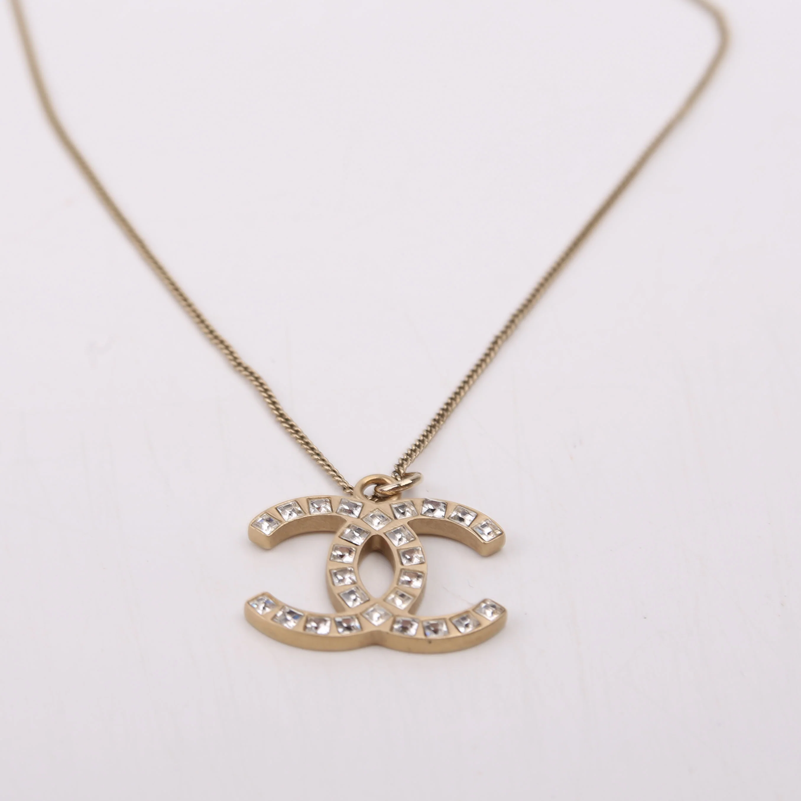 CC Pearl/Crystal Large Pendant Necklace Gold - Image 2