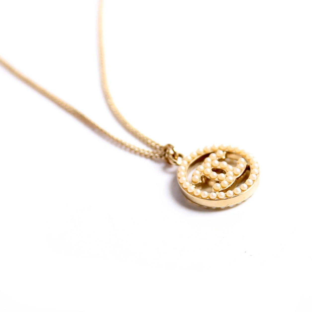 CC Pearl Round Pendant Necklace Gold/Pearl - Image 4