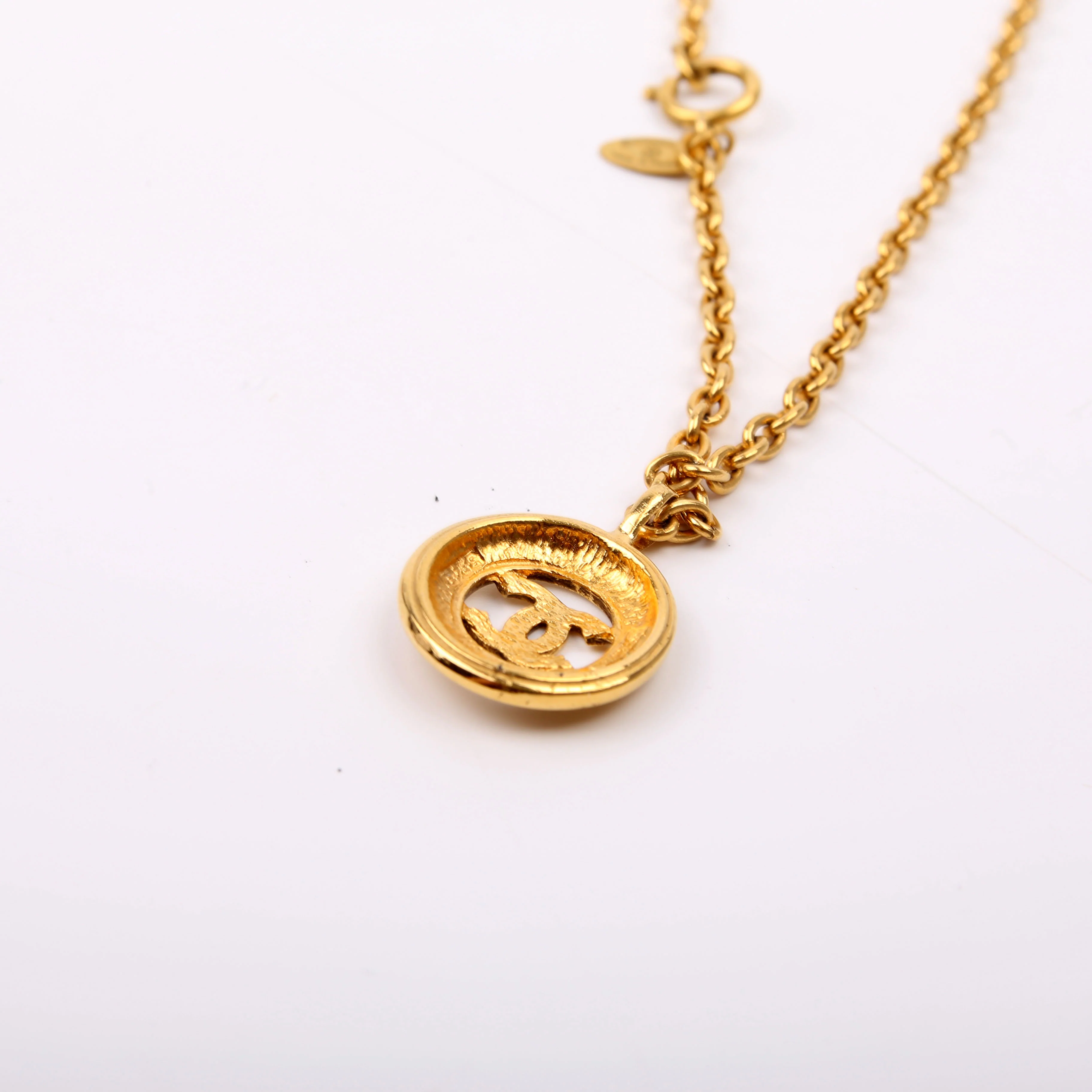 CC Pendant Choker Necklace Gold - Image 4