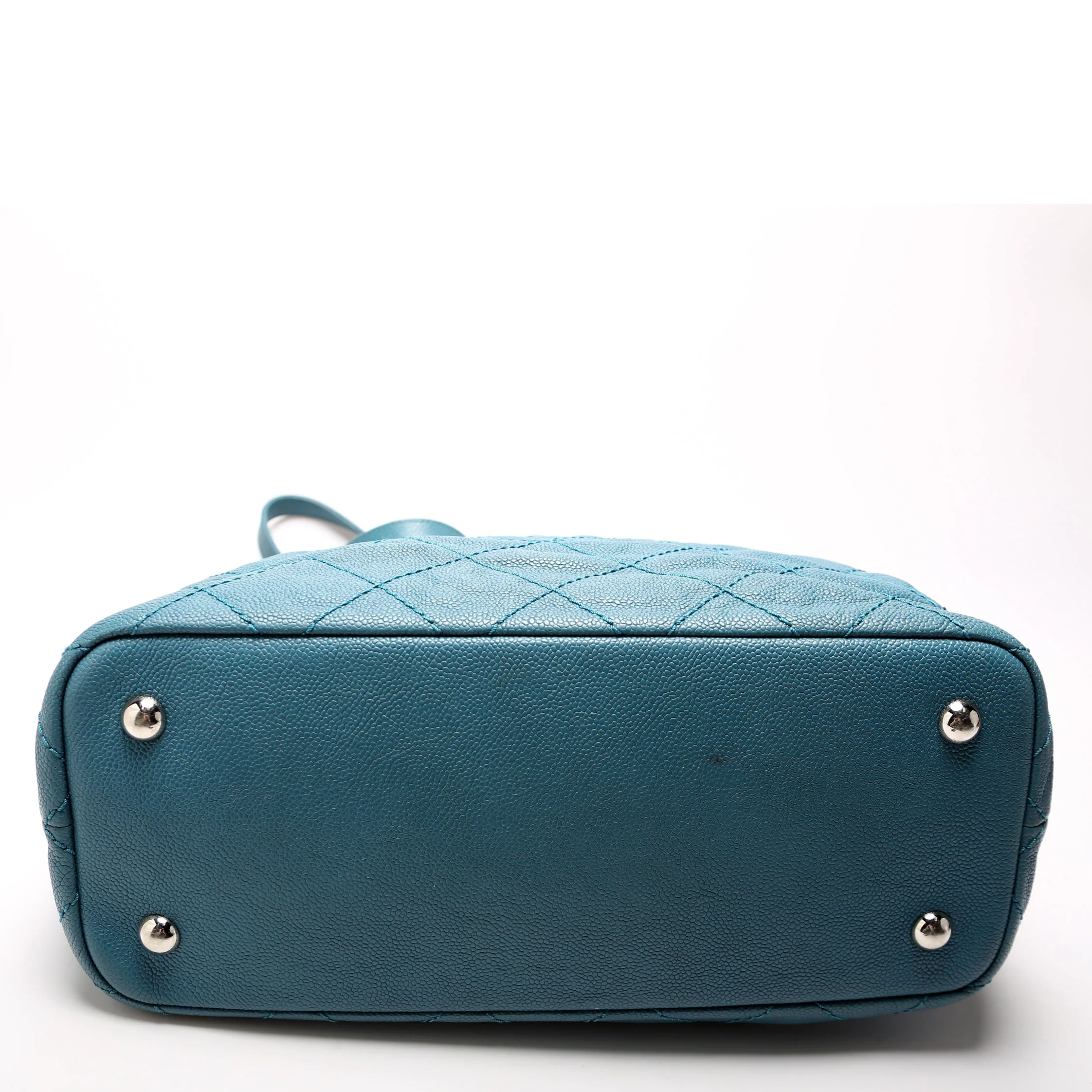 CC Shopping Tote W/ Pouch Quilted Caviar 20M - Image 4