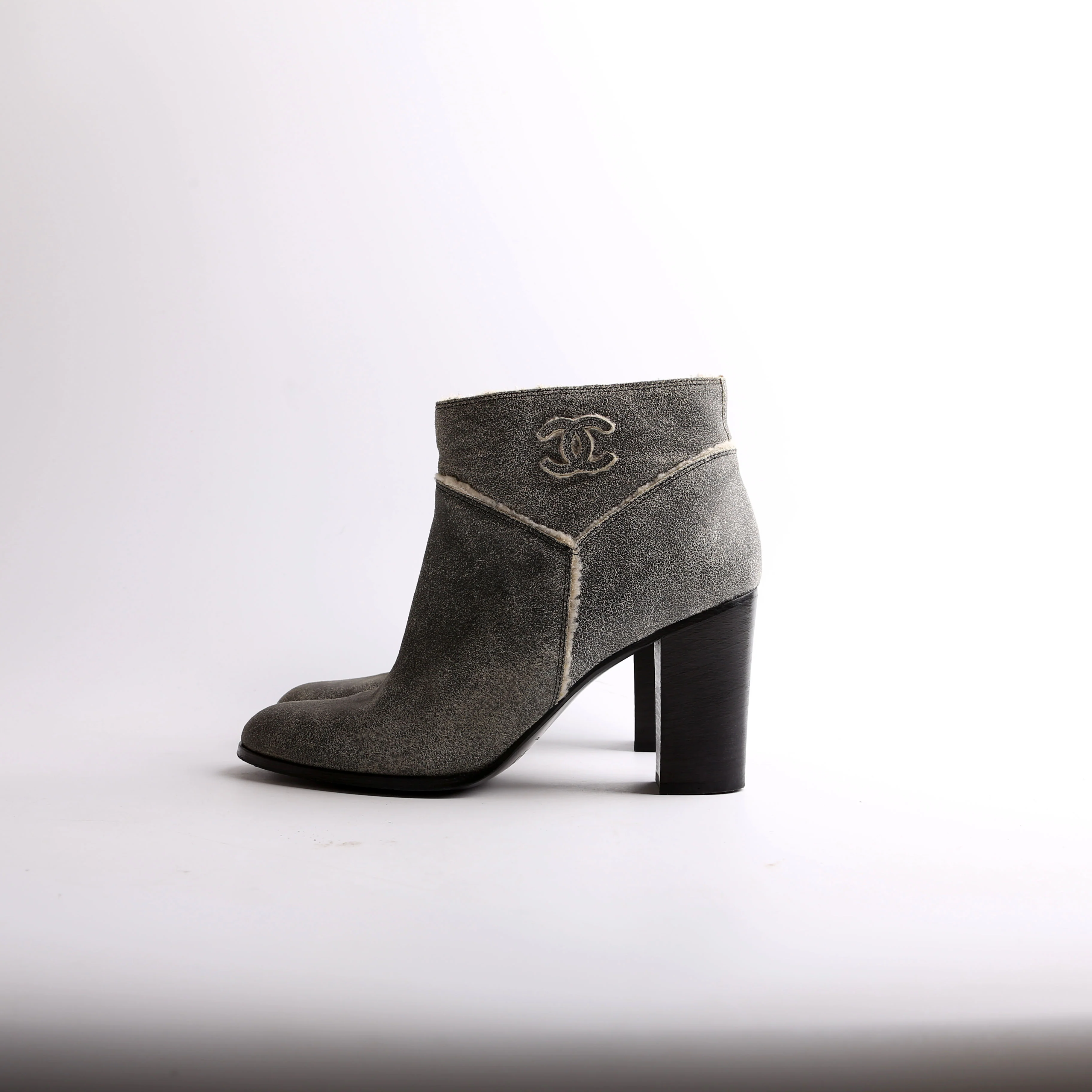 CC Suede Shearling Ankle Boots Size 40.5 - Image 2