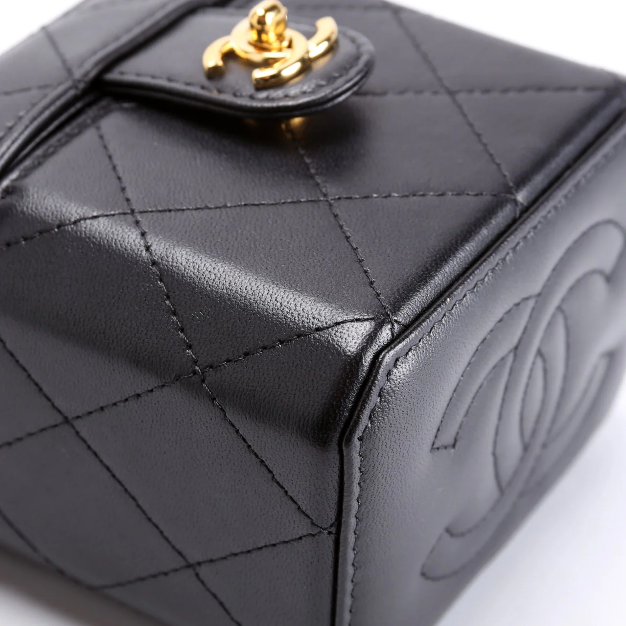 CC Turnlock Mini Vanity Clutch With Chain Quilted Lamb RFID Black - Image 5