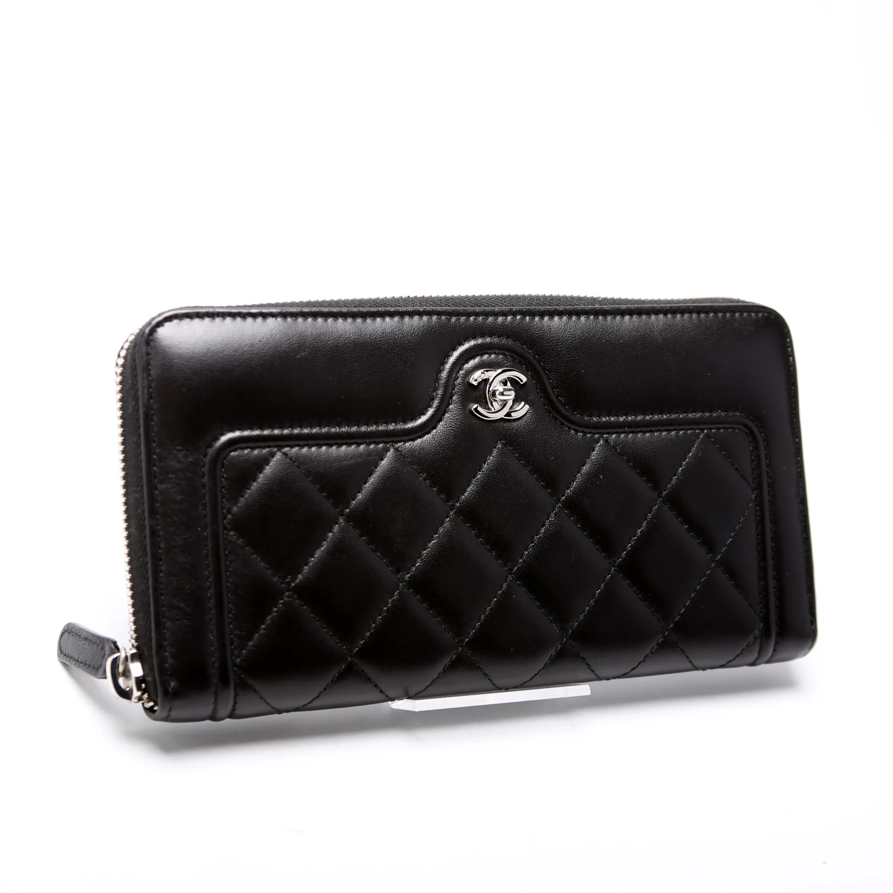 CC Turnlock Zip Around Wallet 23M - Image 2