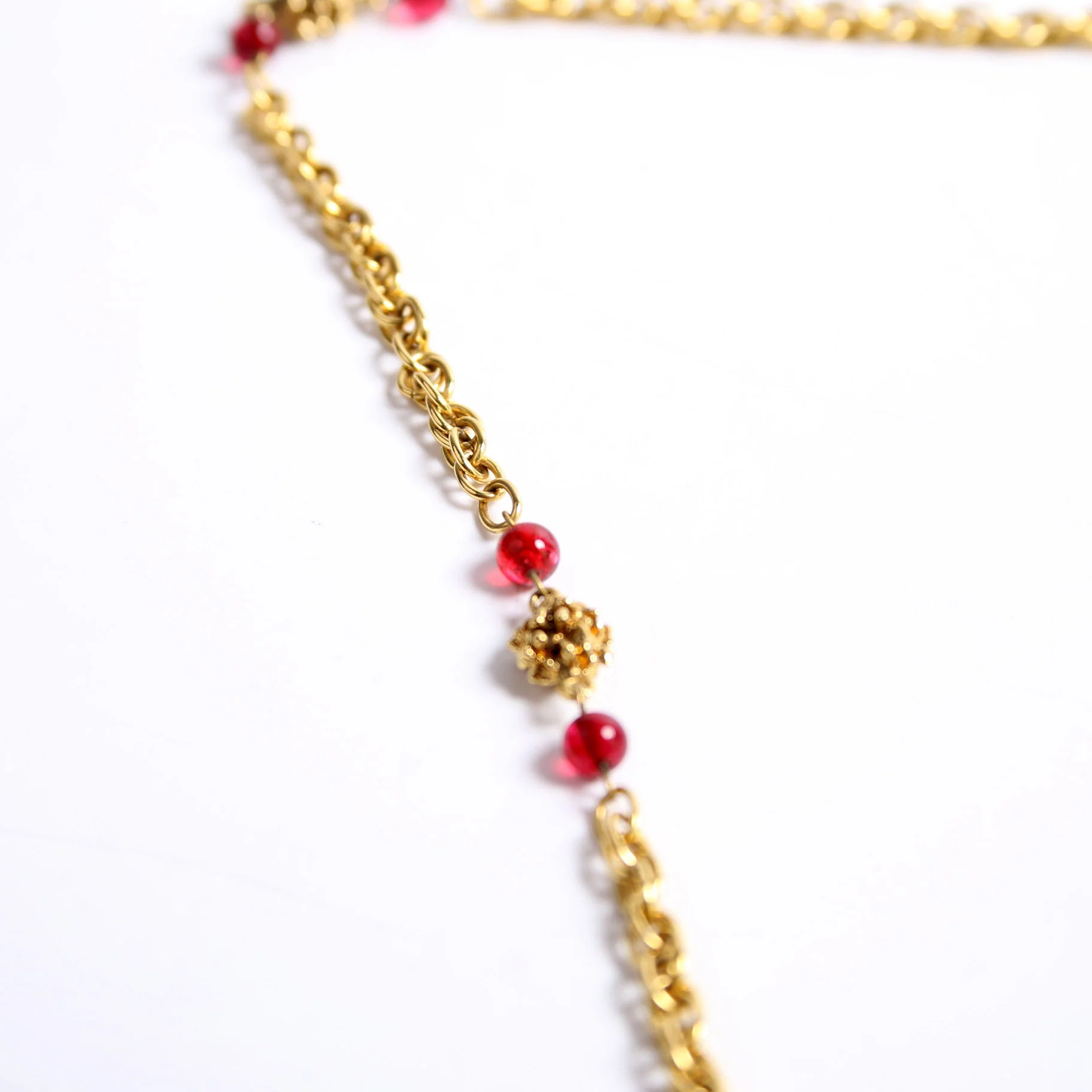 Chain Glass Bead Vintage Necklace Gold/Red - Image 5