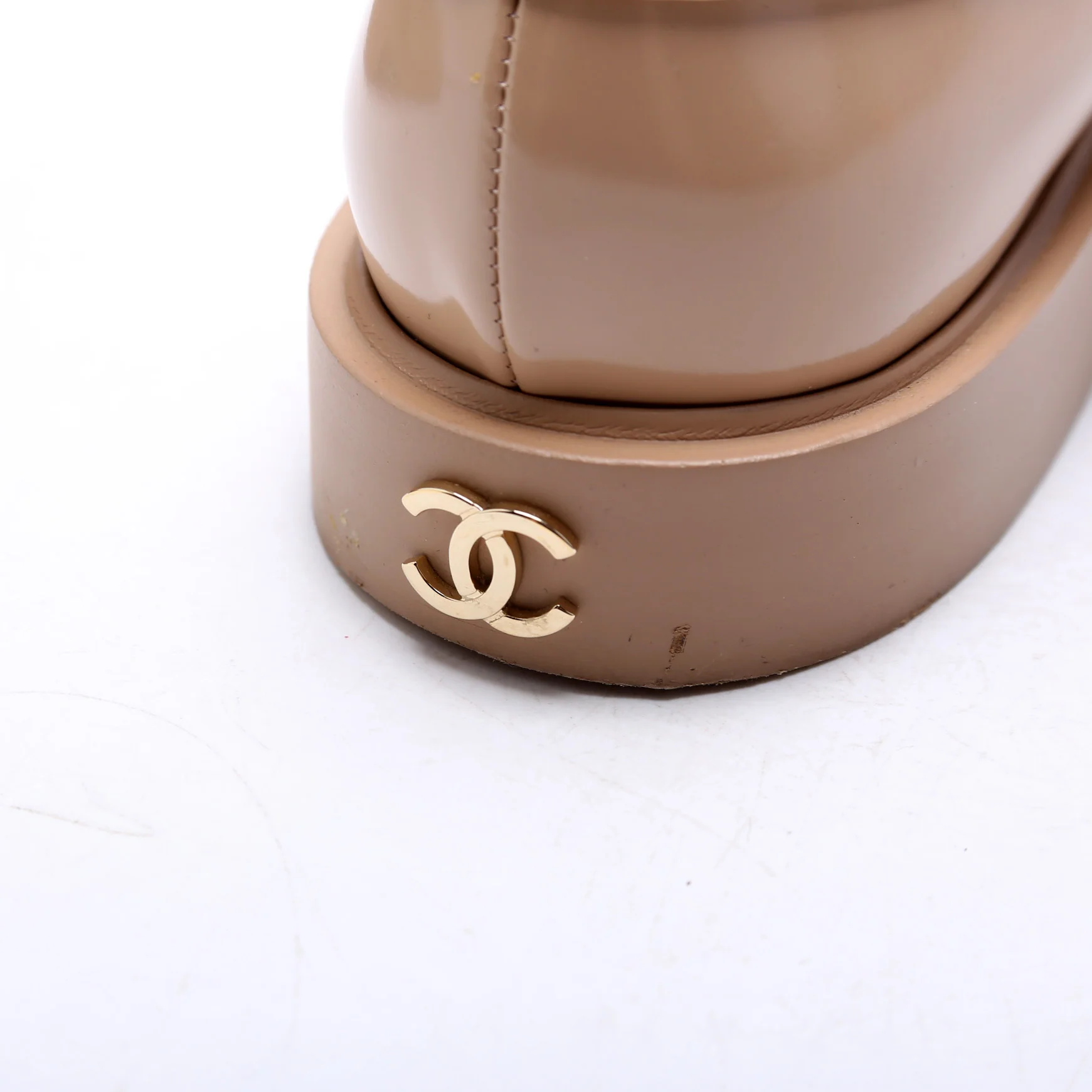 Chain Logo Shiny Calfskin Loafers Size 37 Nude - Image 11