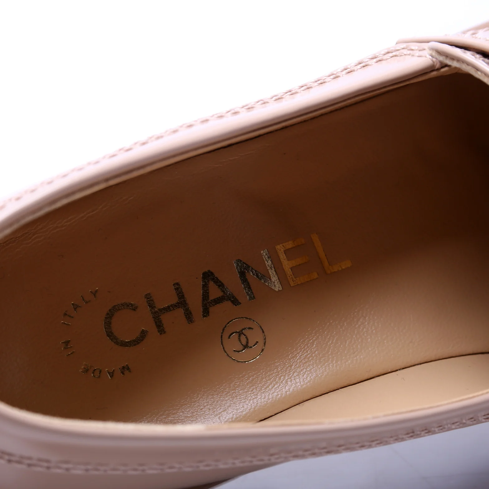 Chain Logo Shiny Calfskin Loafers Size 37 Nude - Image 7