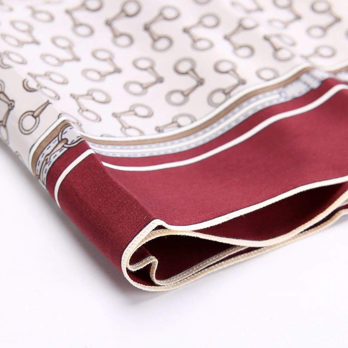 Chaines Classiques Silk 55CM Scarf Red/Grey - Image 5