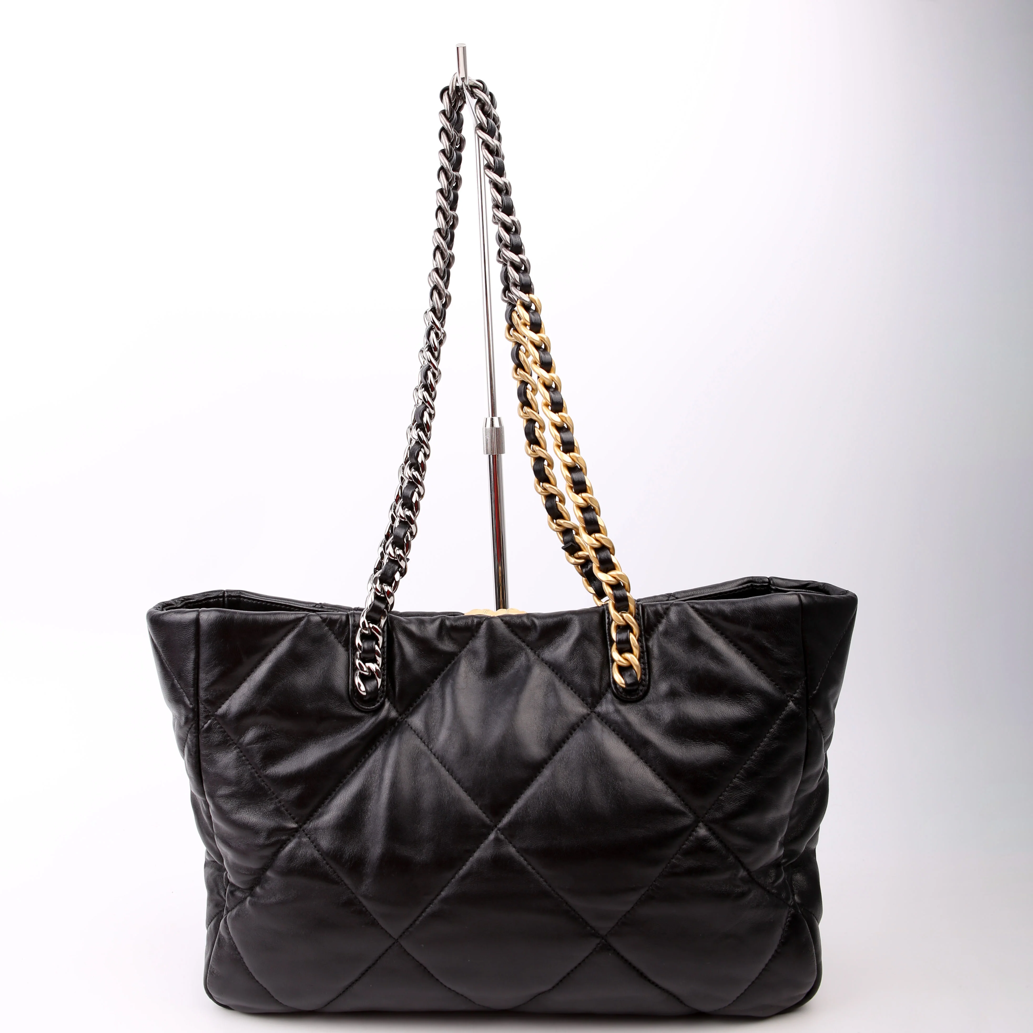 Chanel 19 Quilted Goatskin E/W Shopping Tote Black - Image 3