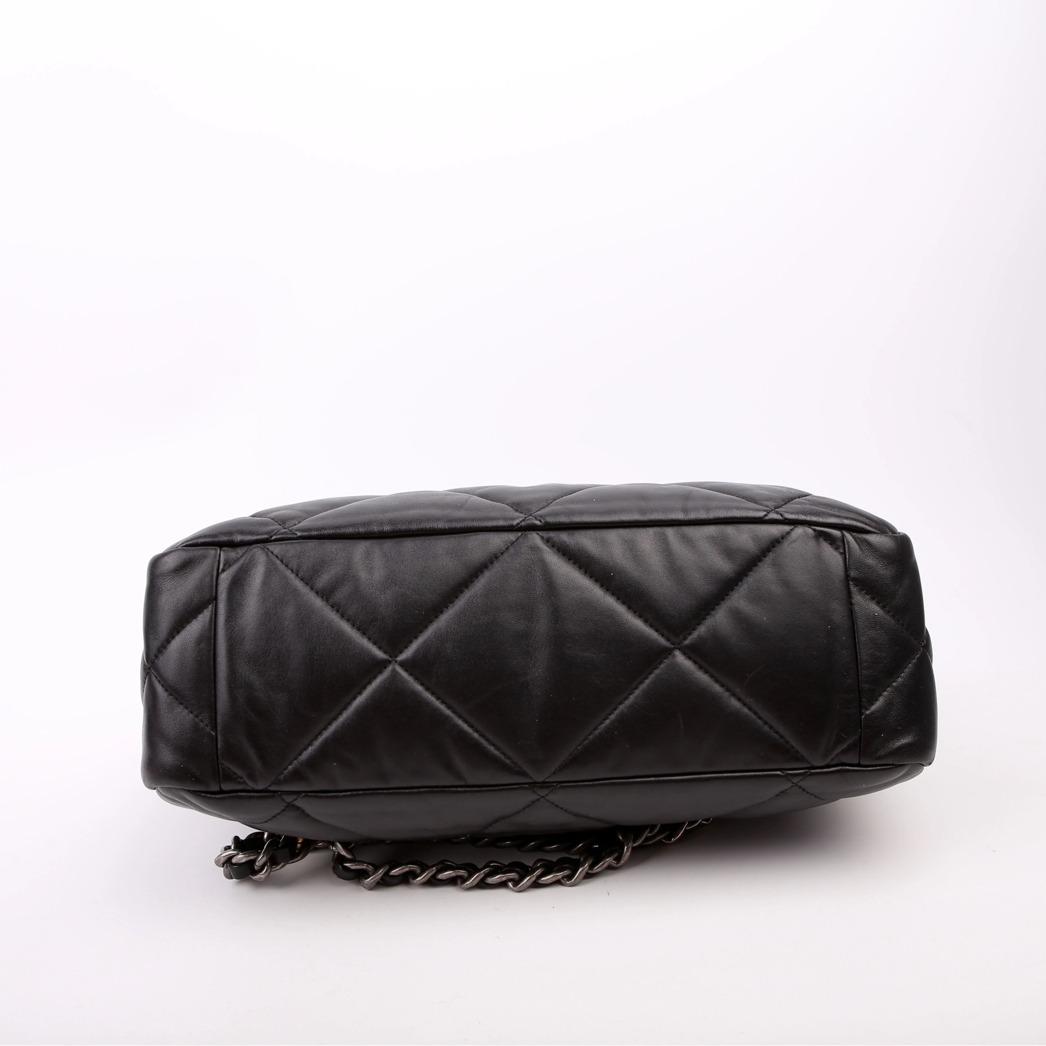 Chanel 19 Quilted Goatskin E/W Shopping Tote Black - Image 4
