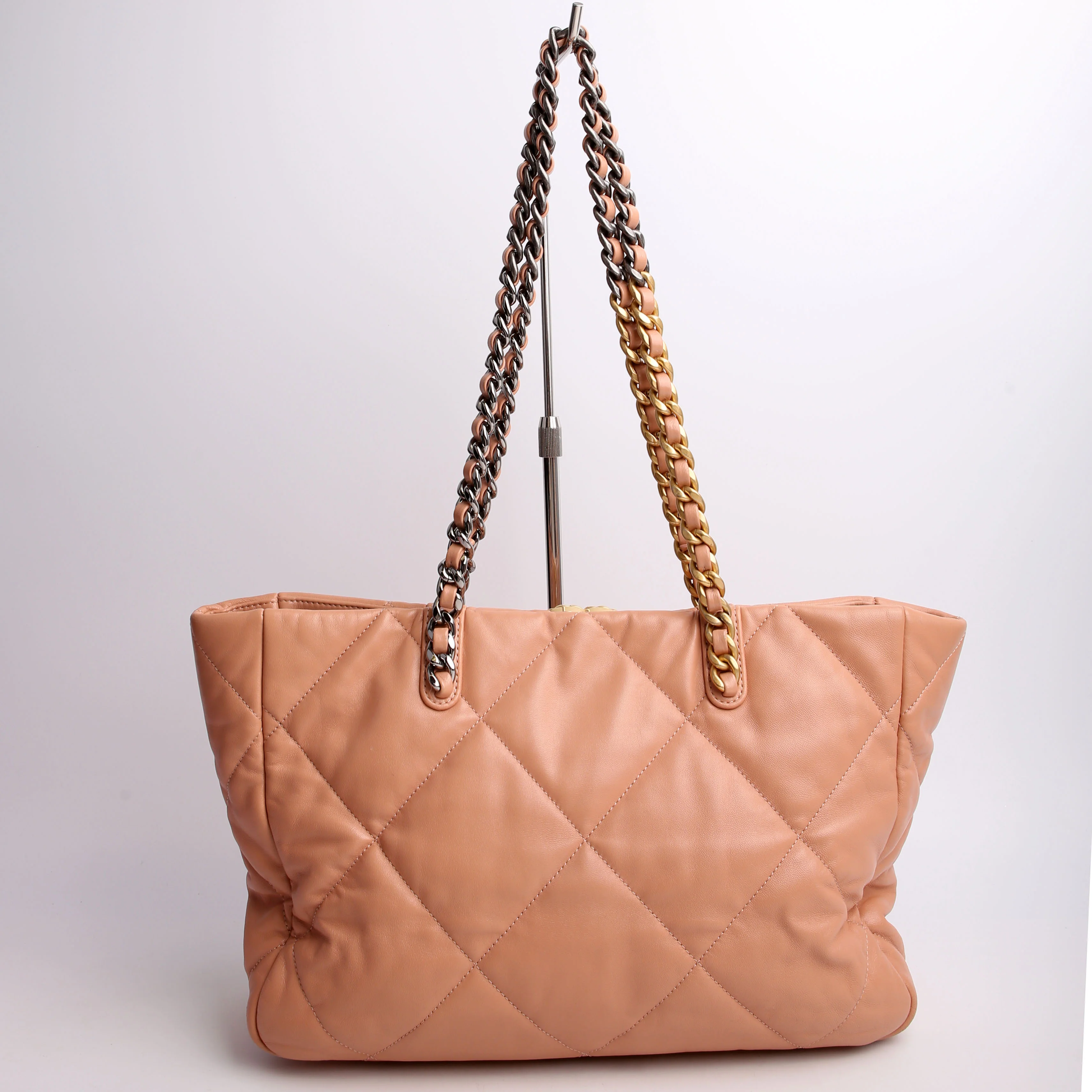 Chanel 19 Quilted Goatskin East/West Shopping Tote Nude - Image 3