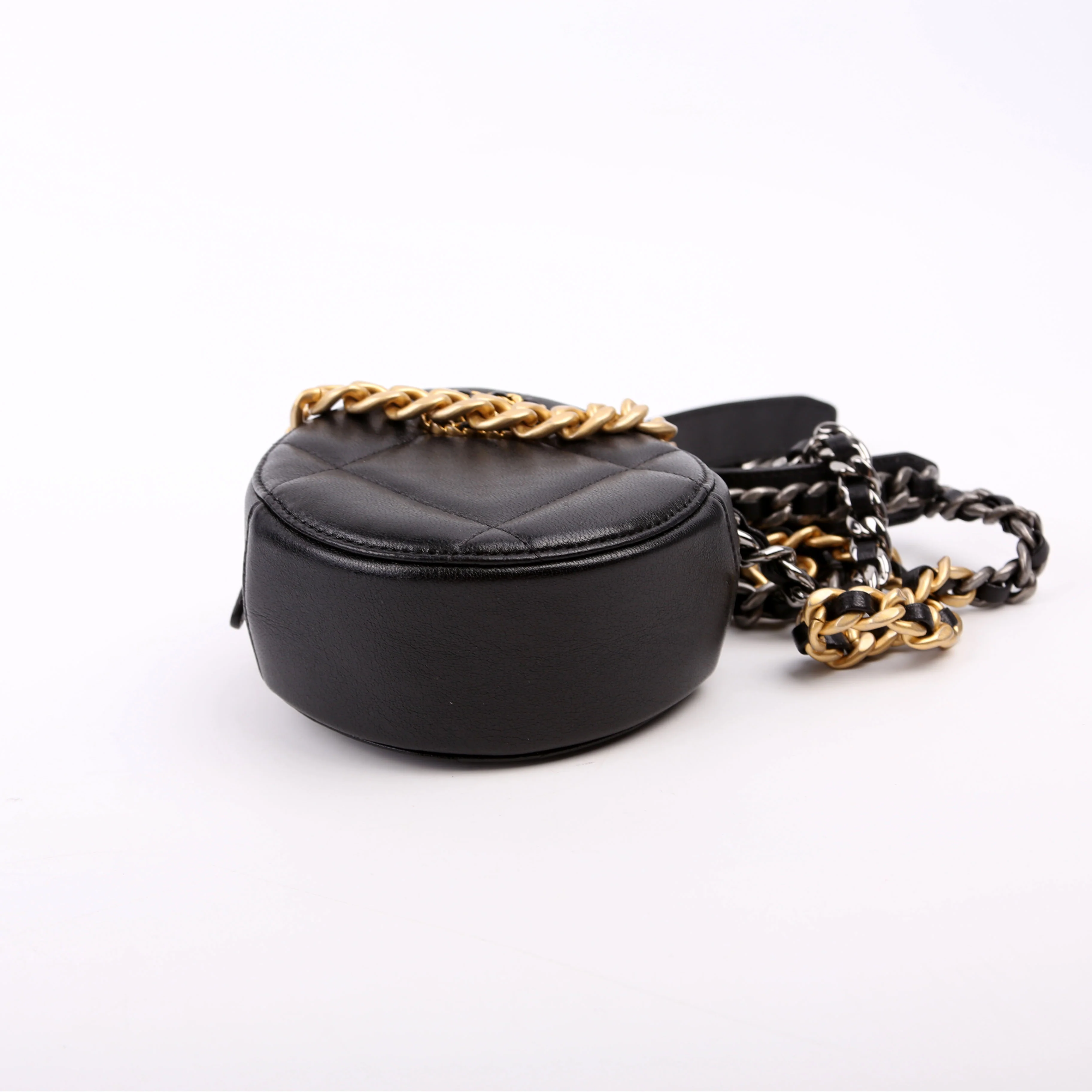 Chanel 19 Round Clutch Goarskin 29M Black - Image 4