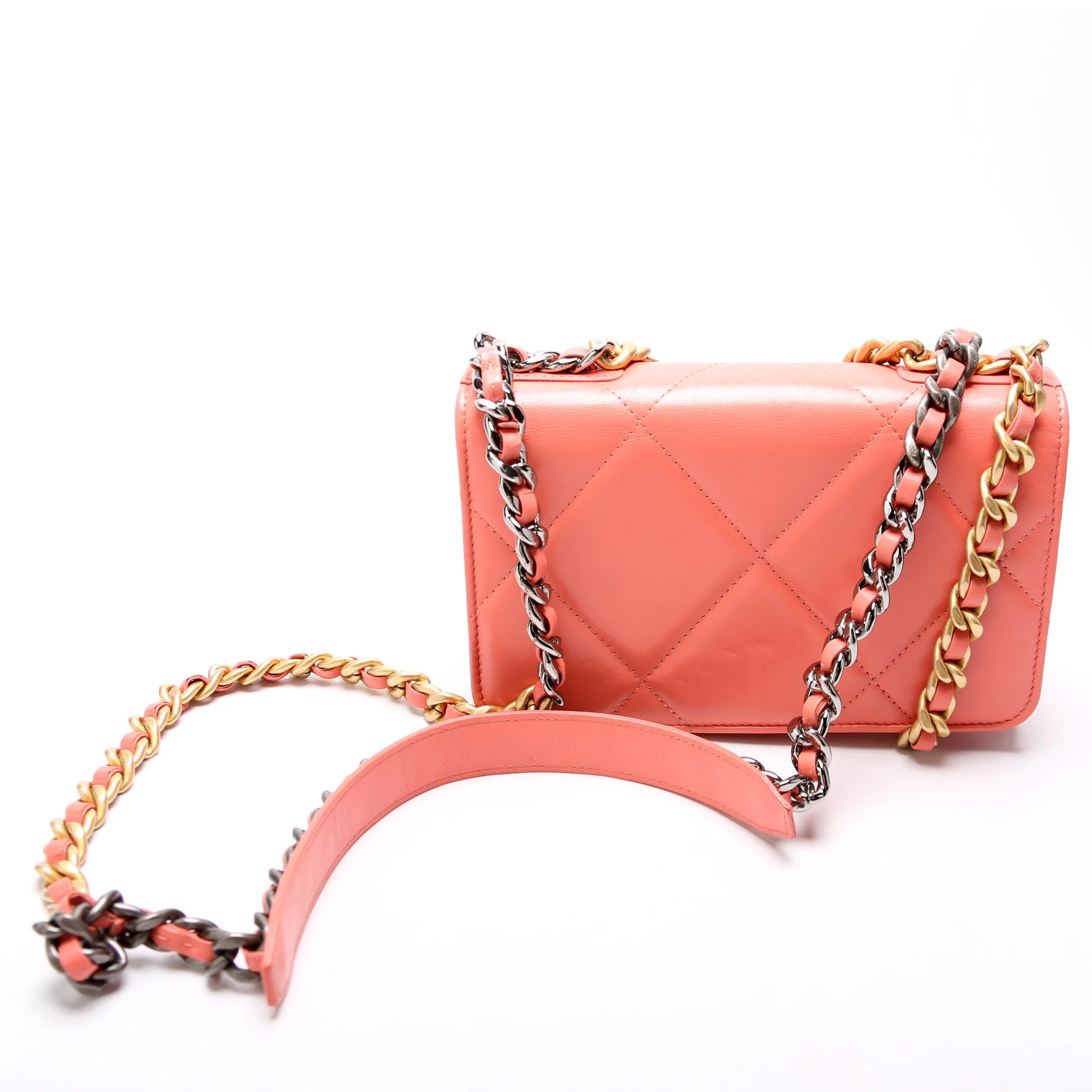 Chanel 19 WOC Quilted 30M Coral - Image 3