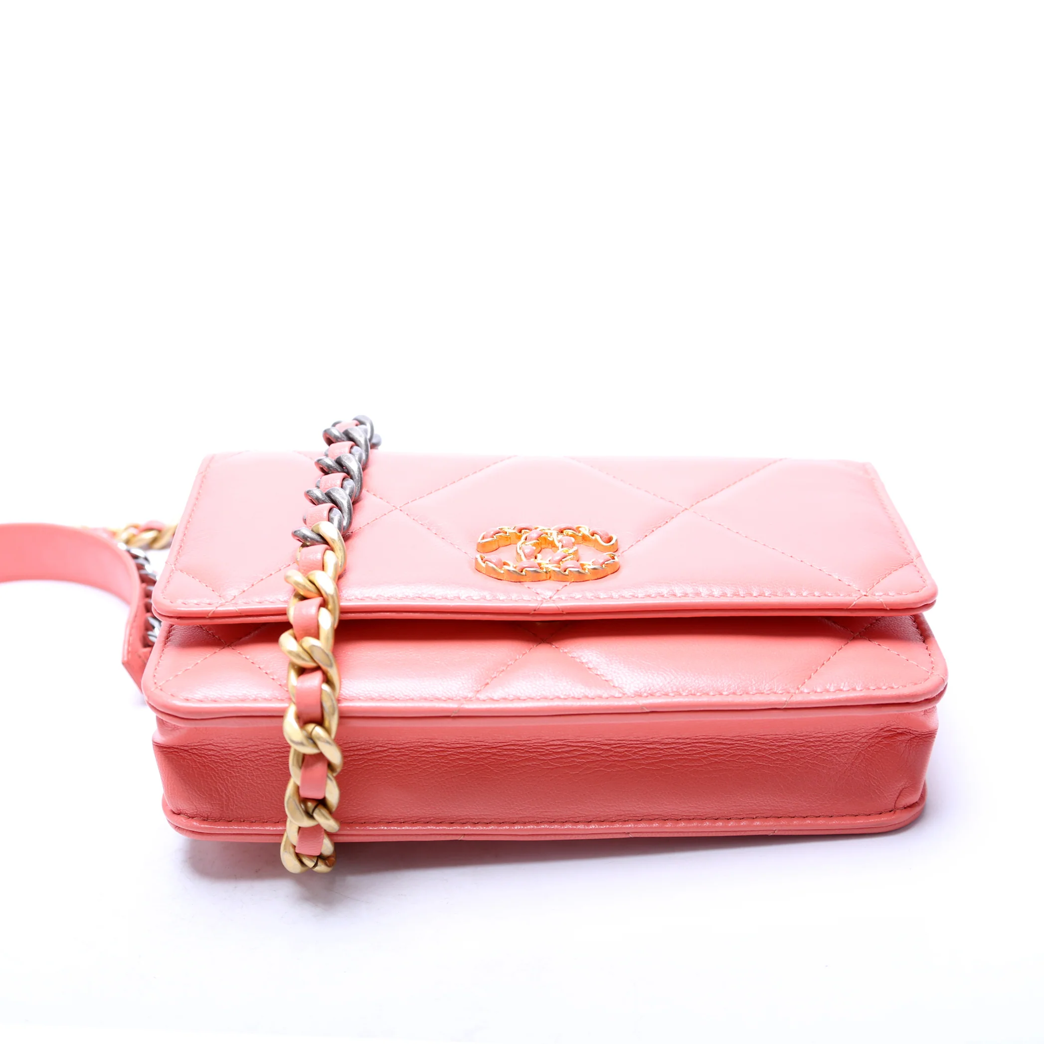 Chanel 19 WOC Quilted 30M Coral - Image 4
