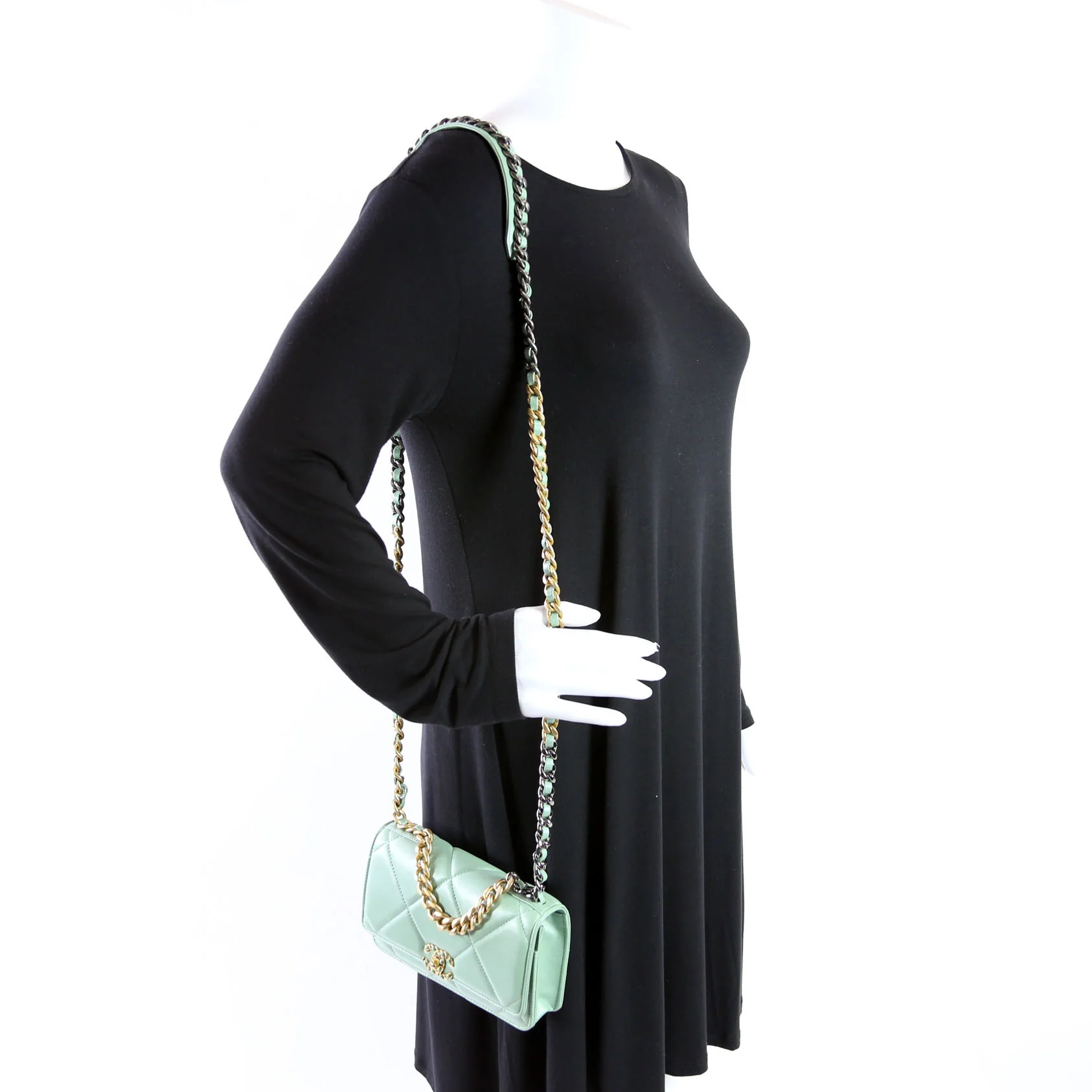 Chanel 19 WOC Quilted Lambksin RFID - Image 14