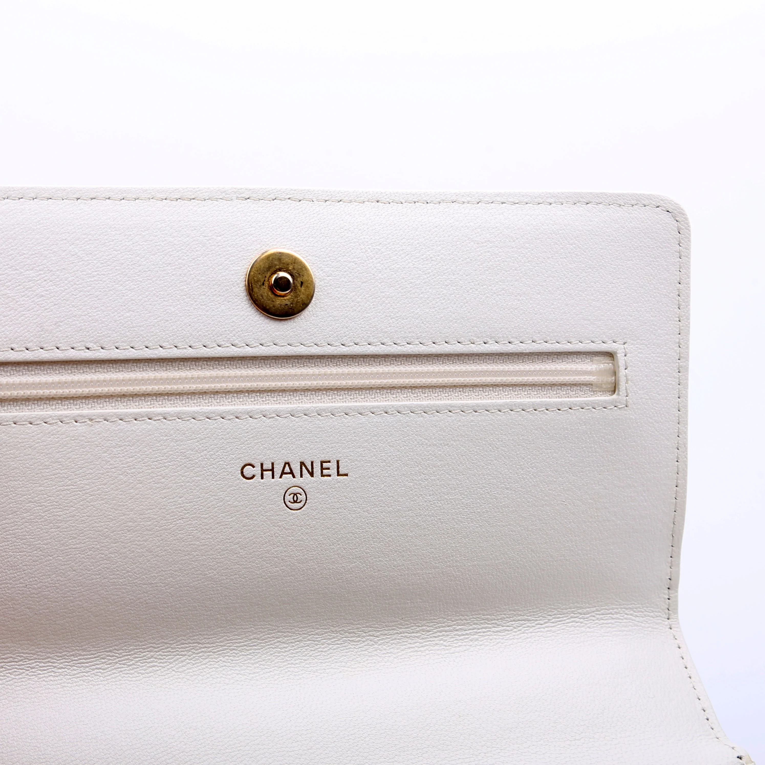 Chanel 19 WOC Quilted Lambskin 30M White - Image 15
