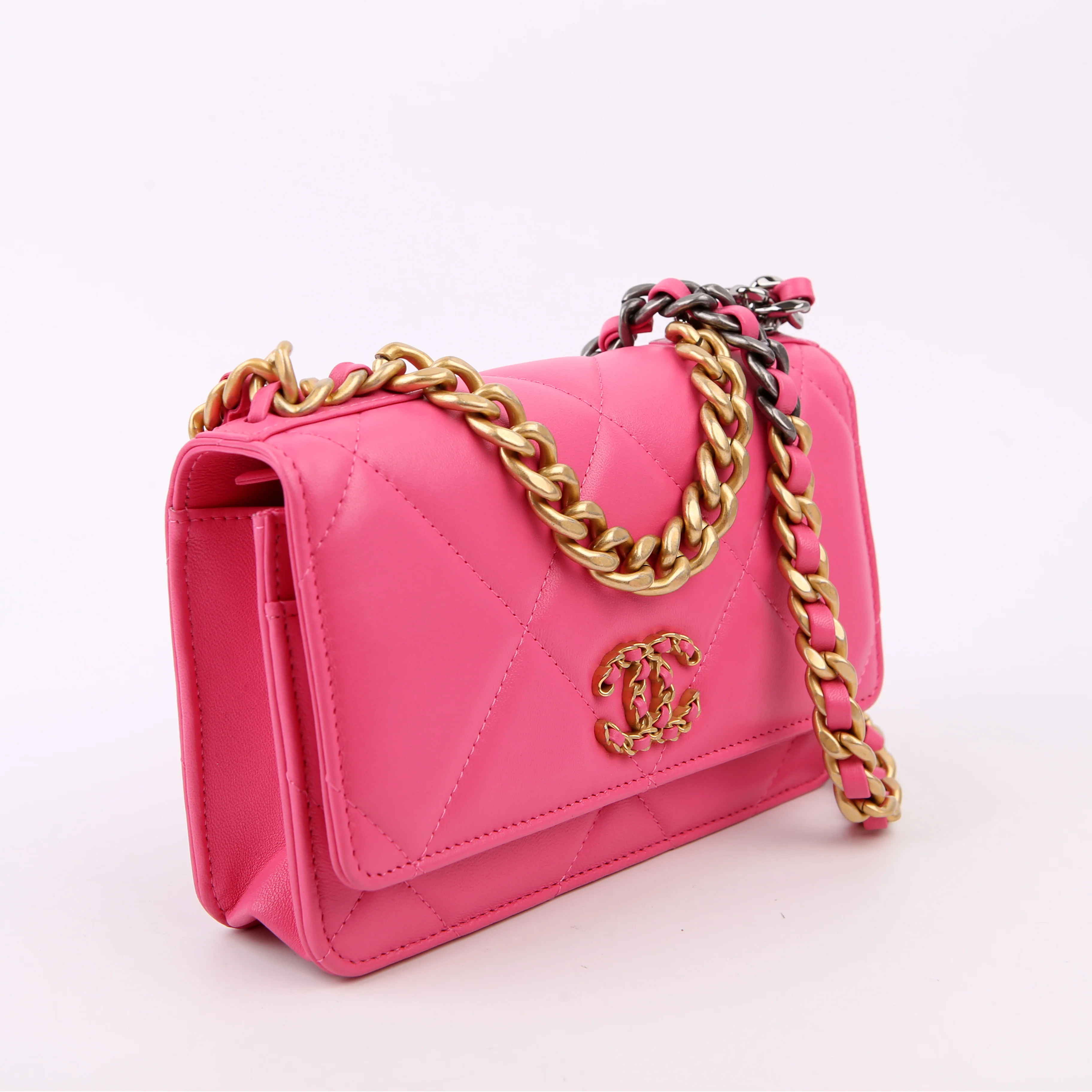 Chanel 19 WOC Quilted Lambskin Pink - Image 2