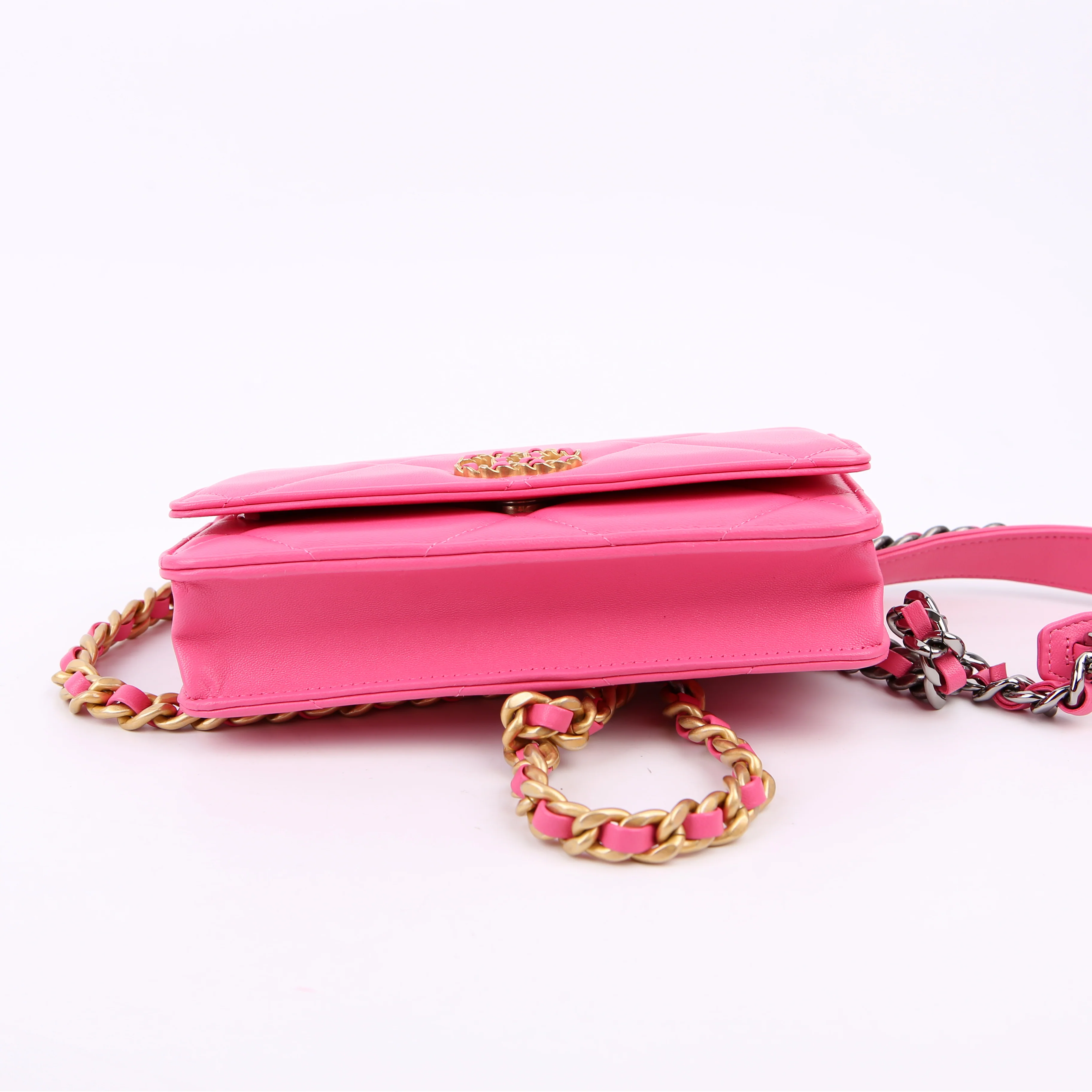 Chanel 19 WOC Quilted Lambskin Pink - Image 4