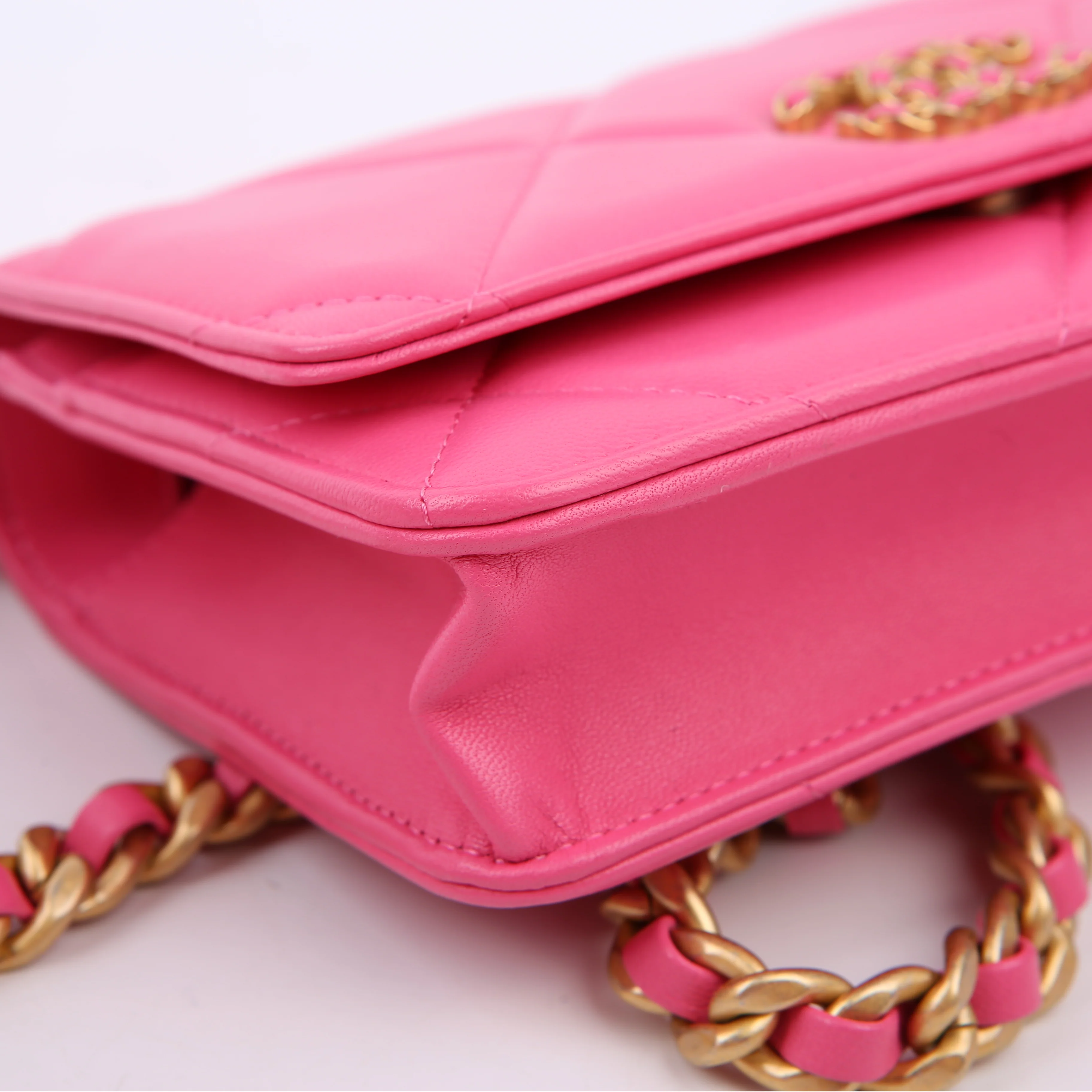 Chanel 19 WOC Quilted Lambskin Pink - Image 5