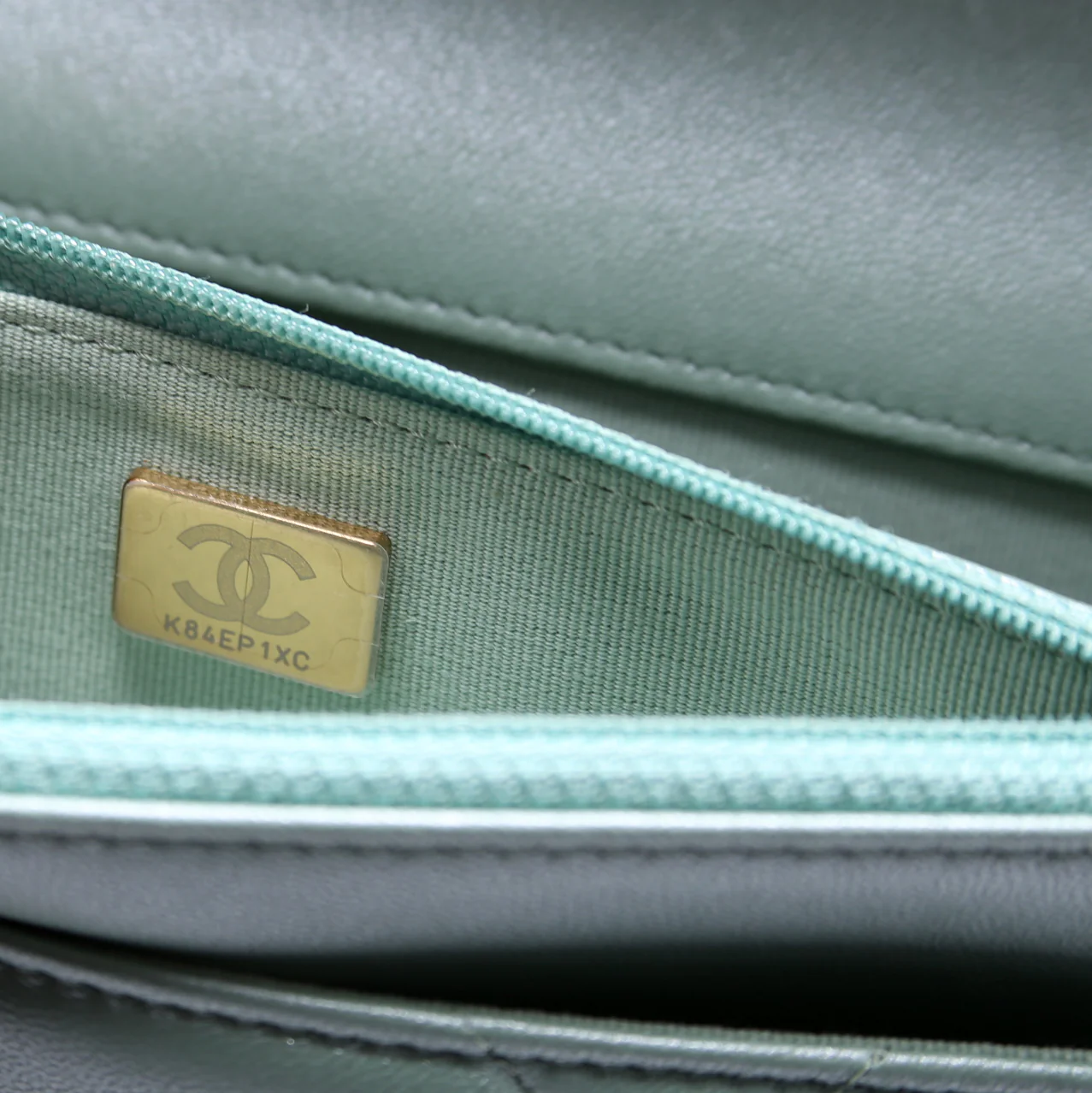 Chanel 19 WOC Quilted Lambskin RFID Green - Image 10