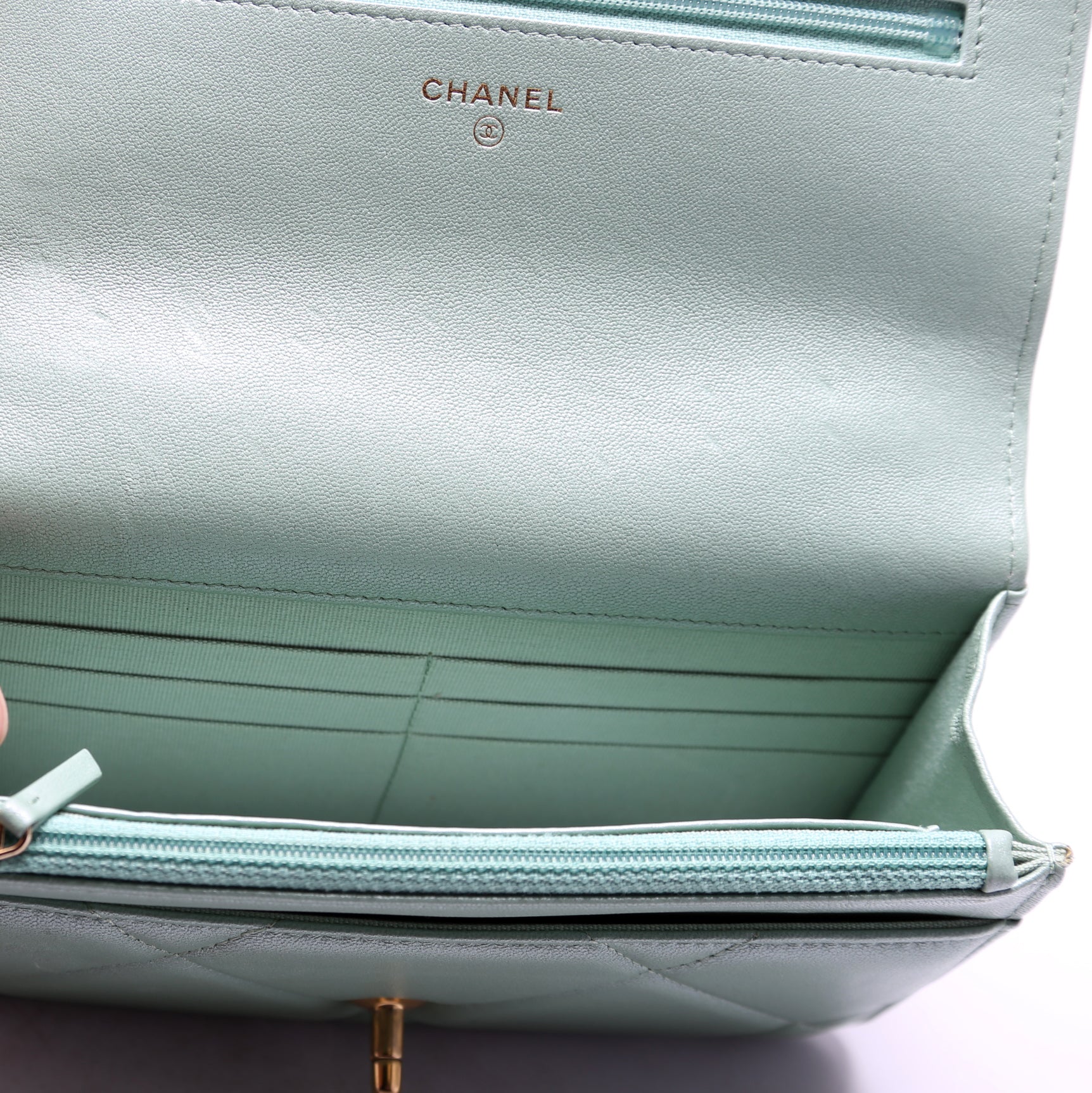 Chanel 19 WOC Quilted Lambskin RFID Green - Image 8
