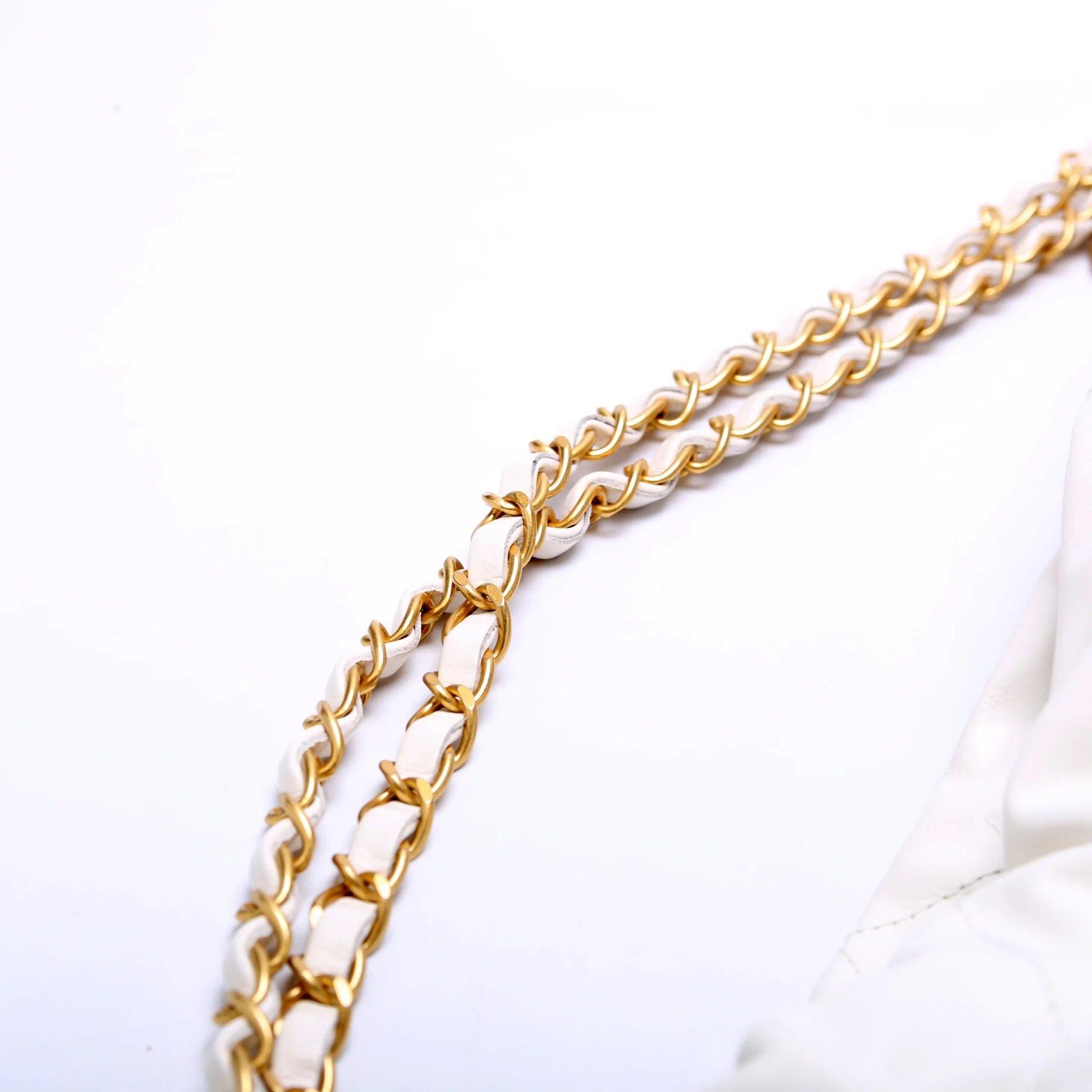 Chanel 22 Quilted Large Hobo White - Image 7