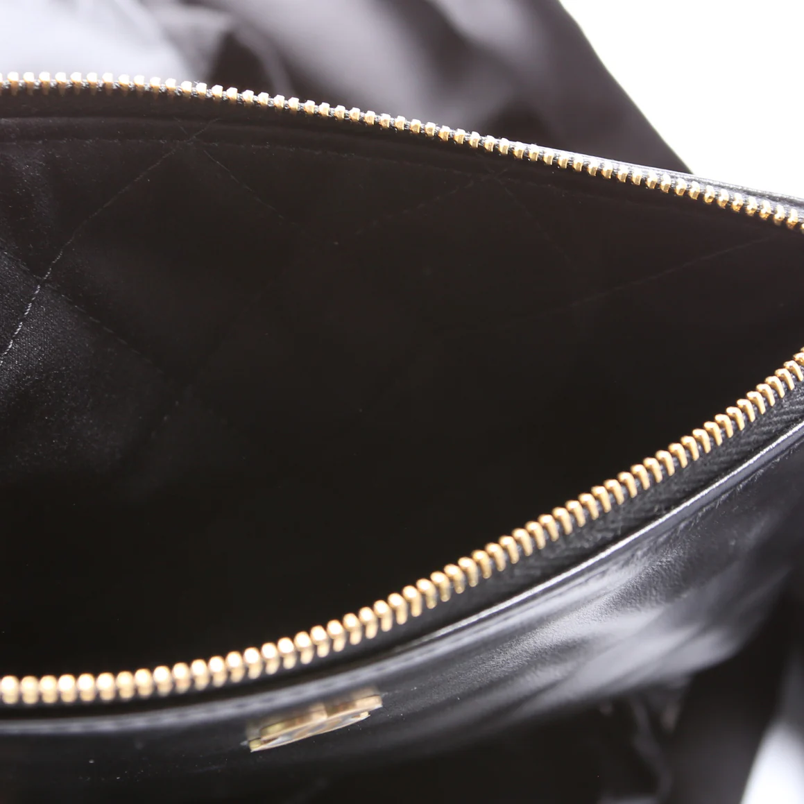 Chanel 22 Quilted Medium Hobo RFID Black - Image 10