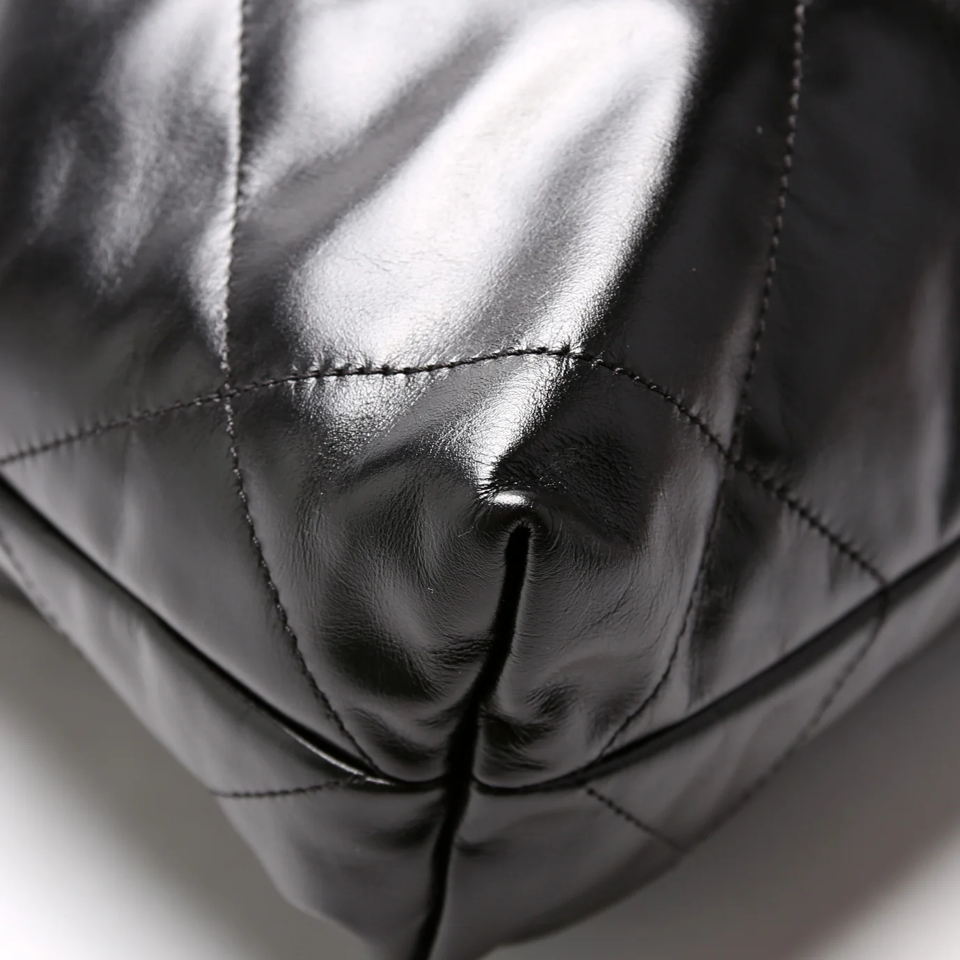 Chanel 22 Quilted Medium Hobo RFID Black - Image 5