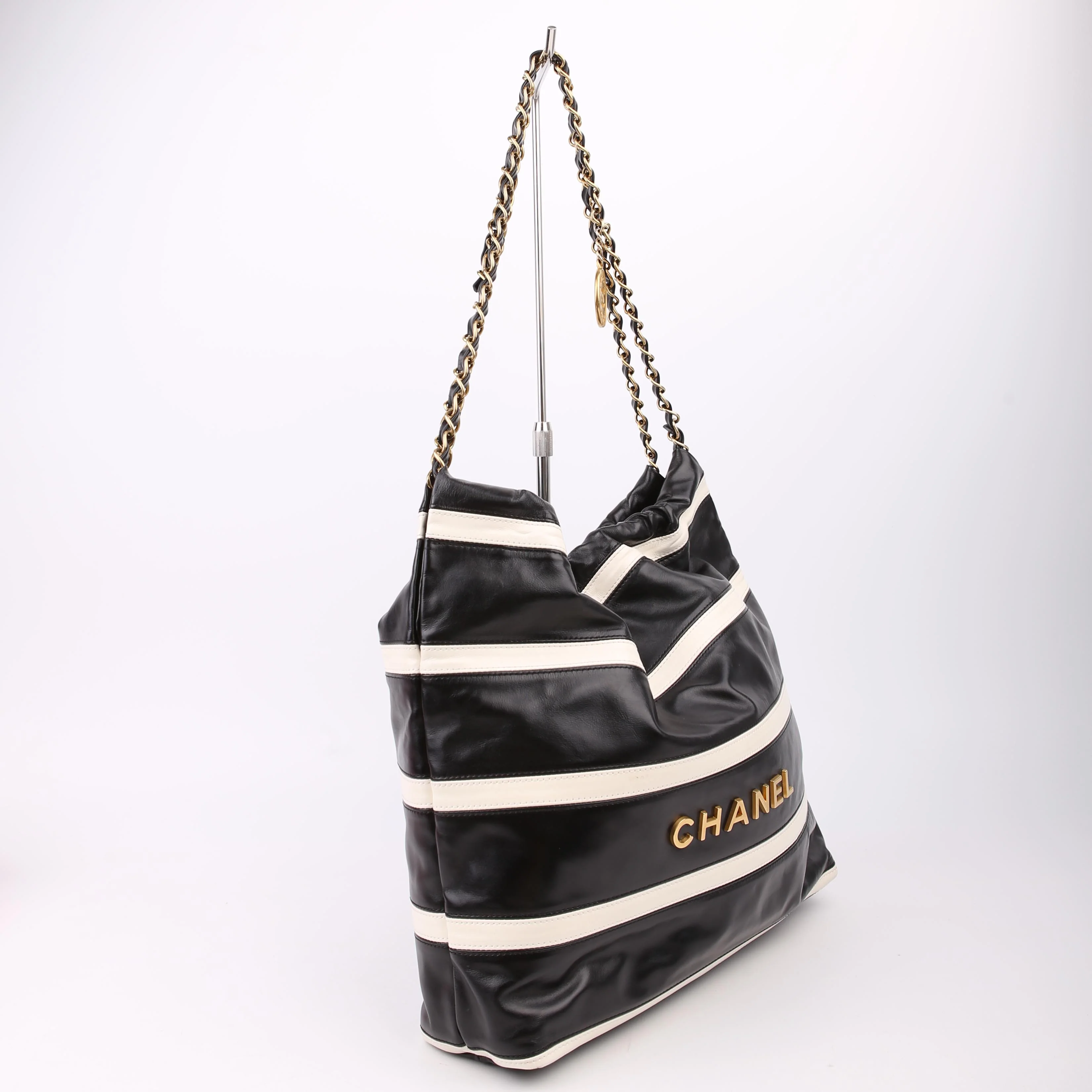 Chanel 22 Quilted Small Hobo RFID Black/White - Image 2