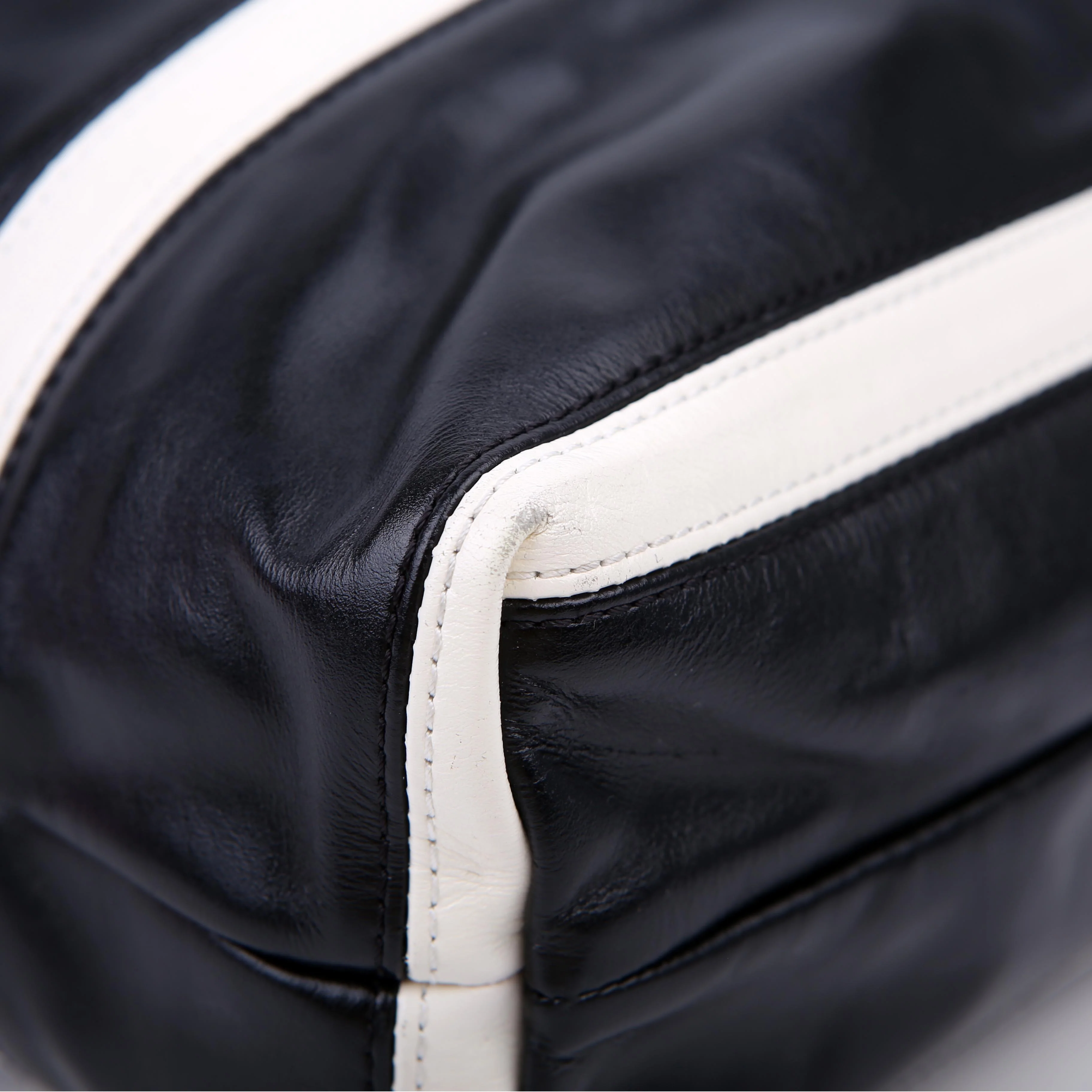 Chanel 22 Quilted Small Hobo RFID Black/White - Image 5
