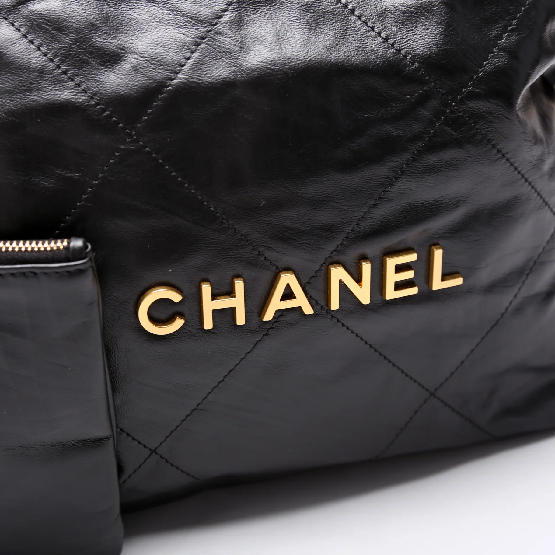 Chanel 22 Shiny Quilted Calfskin - Image 5