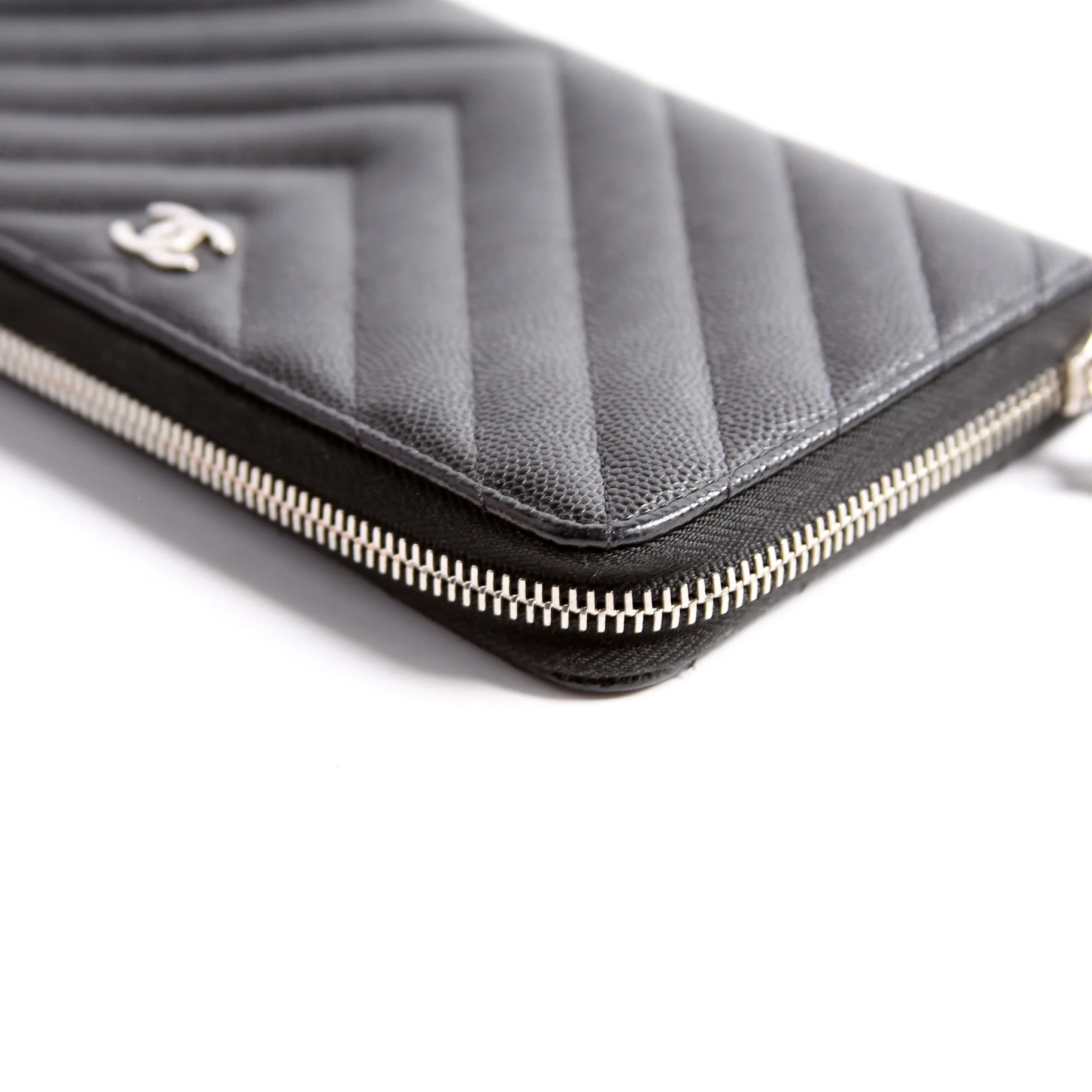 Chevron Caviar Large Gusset Zip Around Wallet 24M Black - Image 9