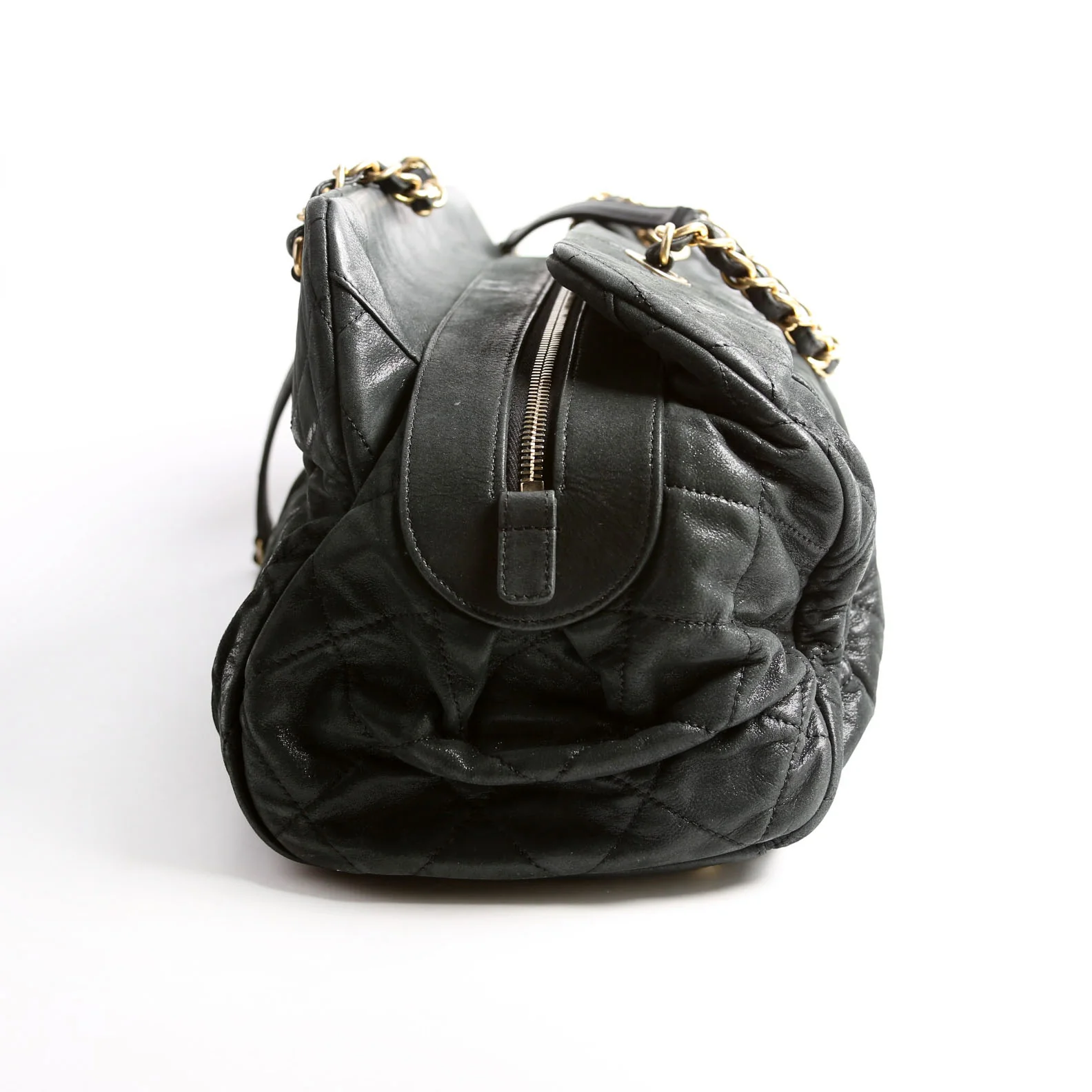 Chic Quilted Bowling Bag Iridescent Lambskin 15M Black/Gold - Image 4