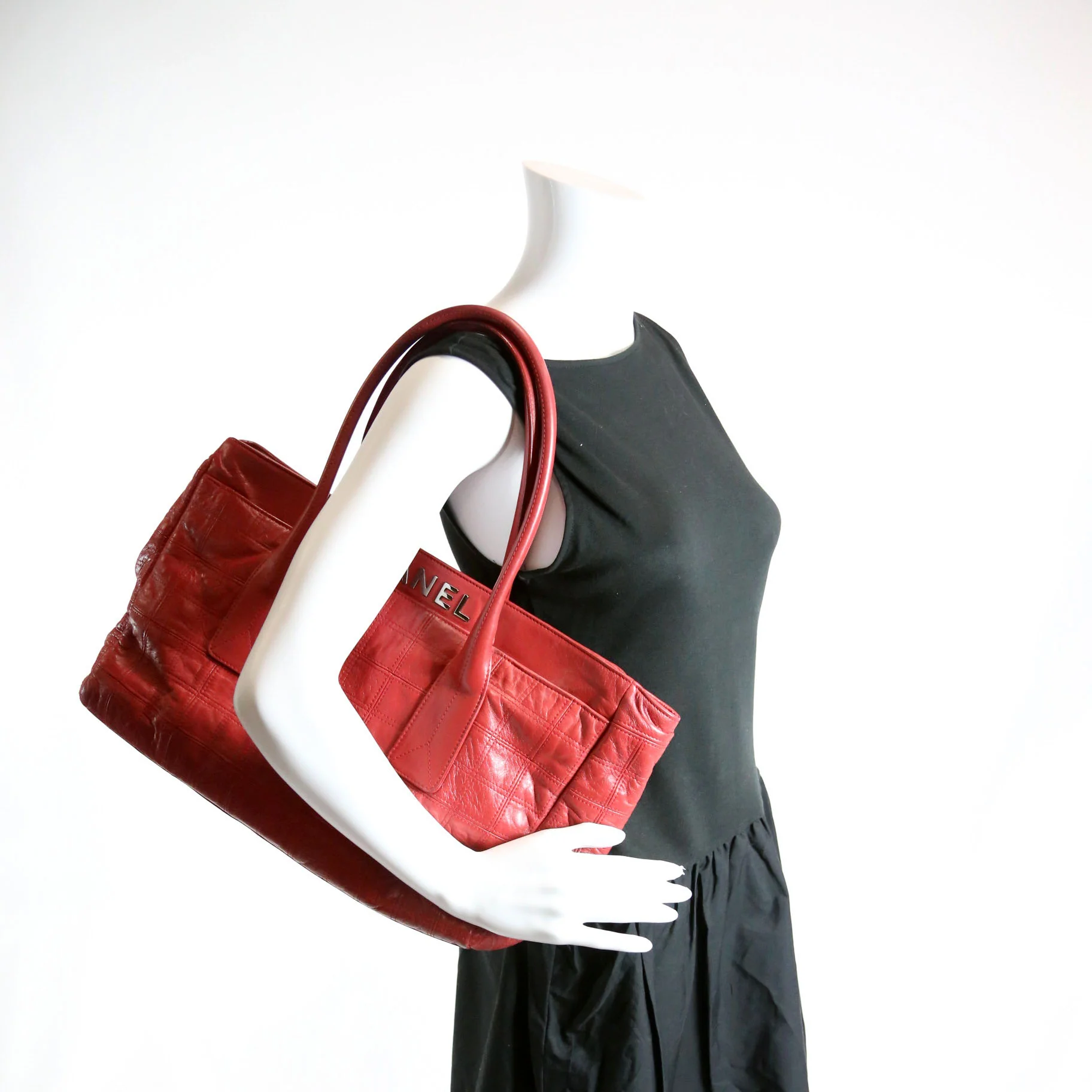 Chocolate Bar Tote Large 11M Red - Image 16