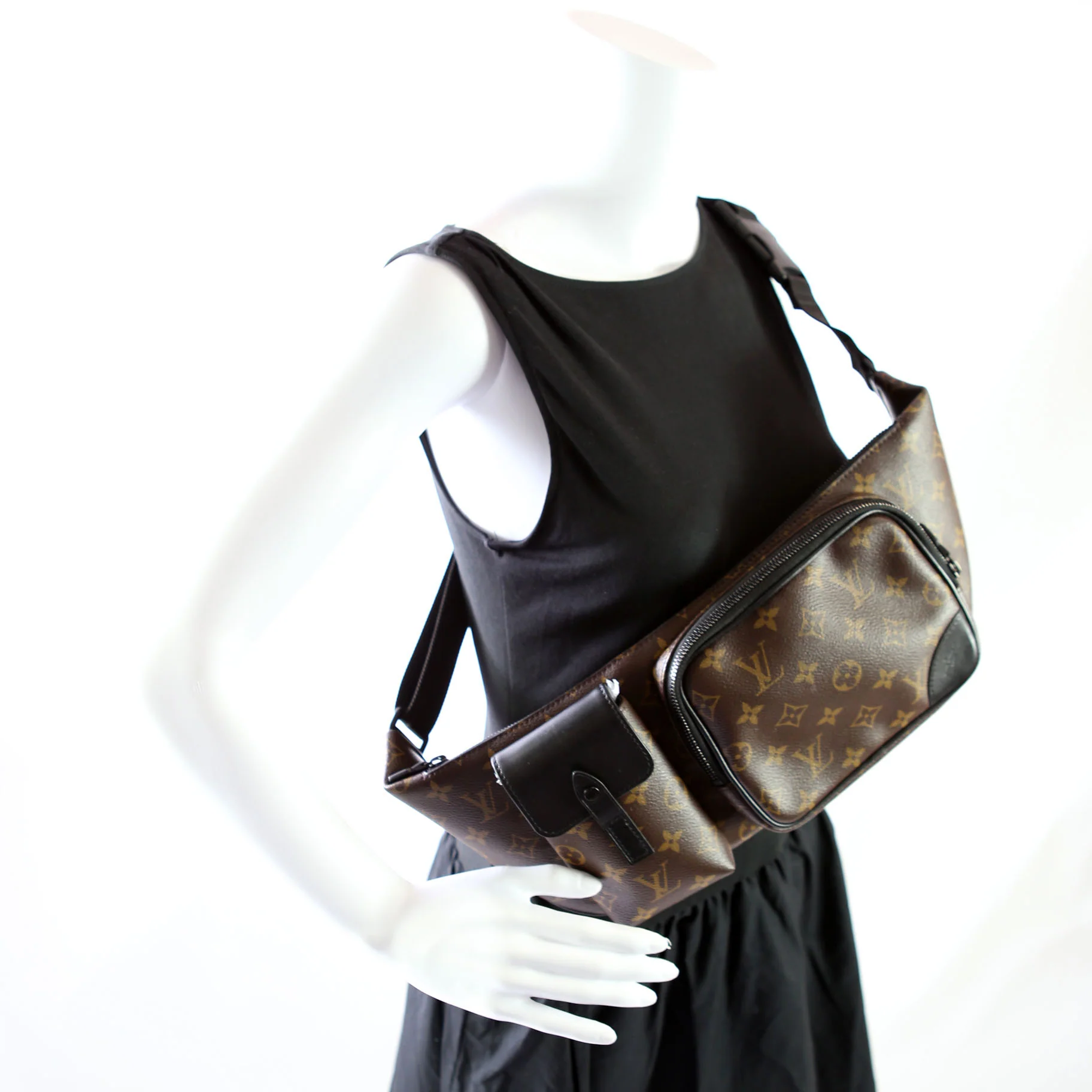 Christopher Bumbag Monogram Macassar - Image 12