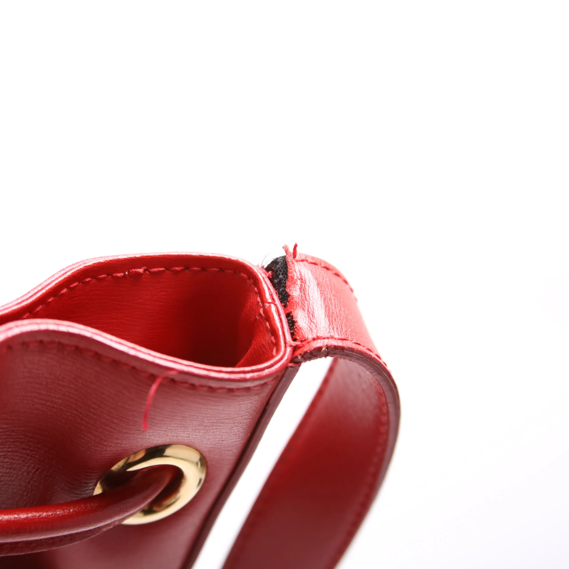 City Leather Bucket Bag Medium - Image 12