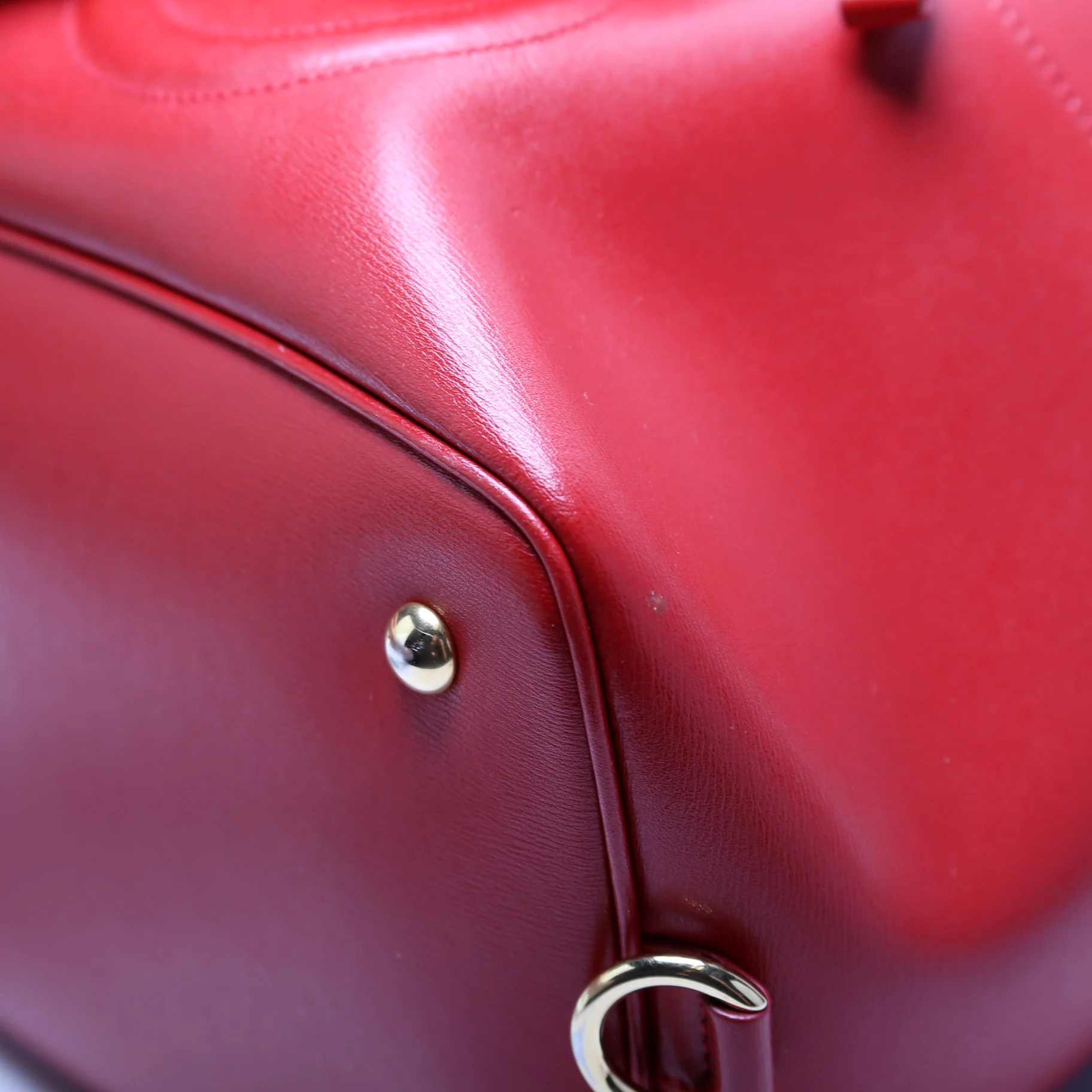 City Leather Bucket Bag Medium - Image 8