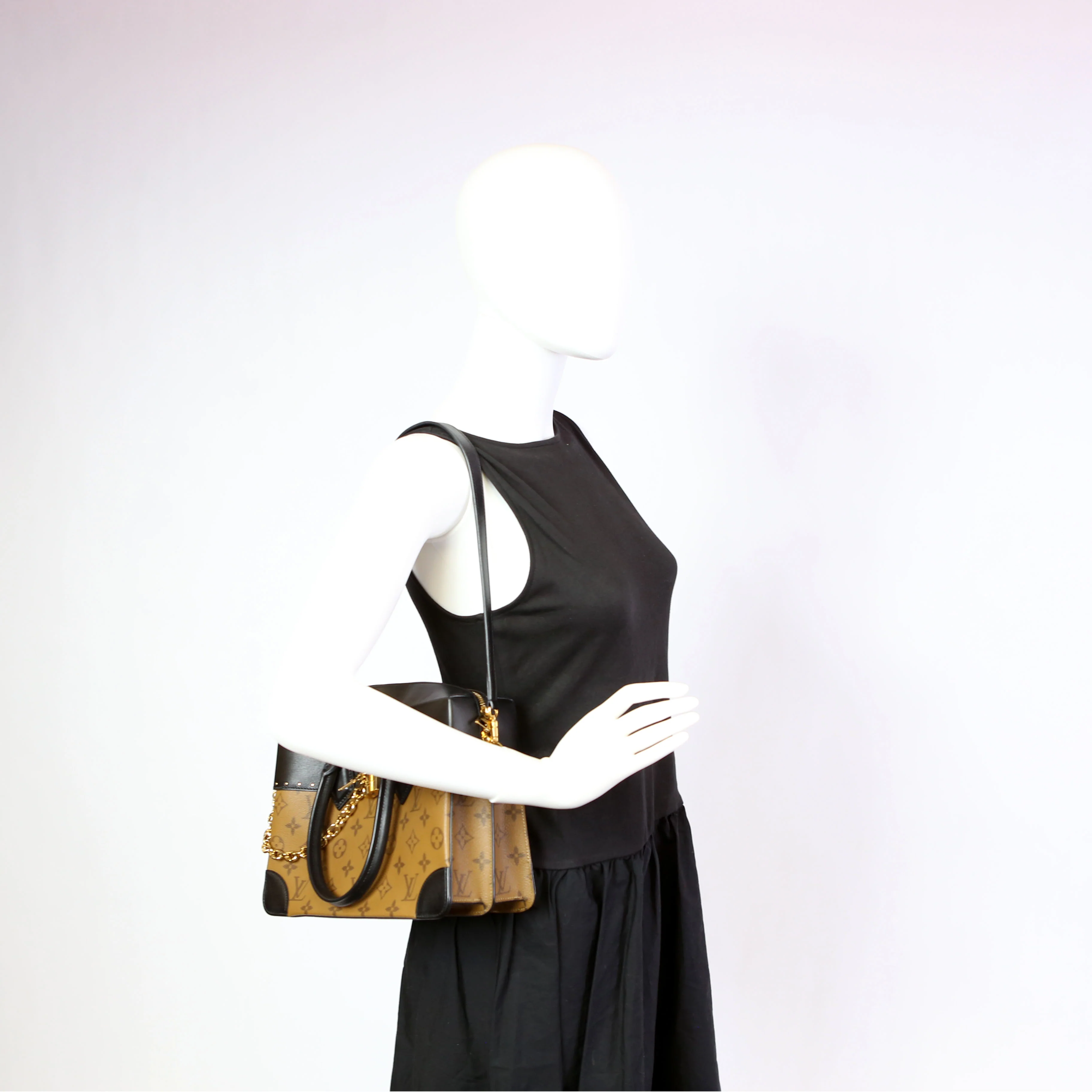 City Malle MM Reverse Monogram Black - Image 12