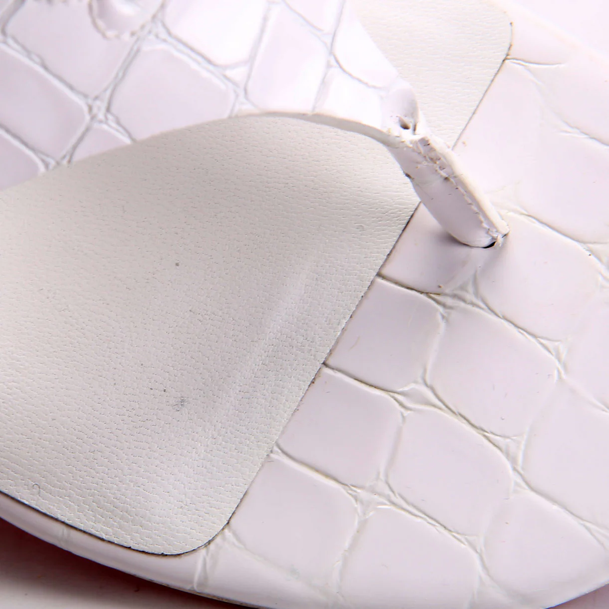 CL Tongamukle Sandals Size 39 White/Black - Image 6