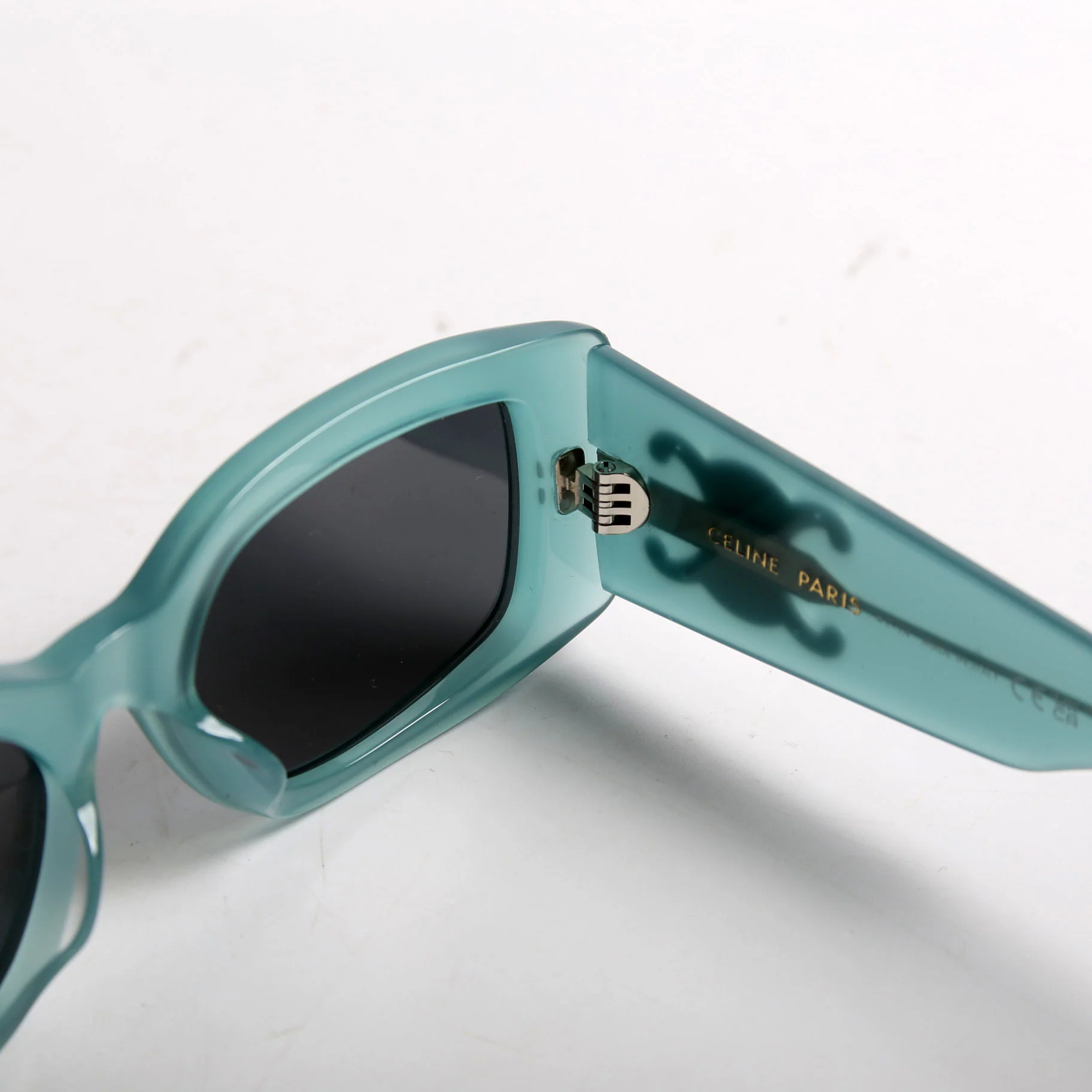 CL40282U Triomphe XL 01 Sunglasses Teal - Image 6