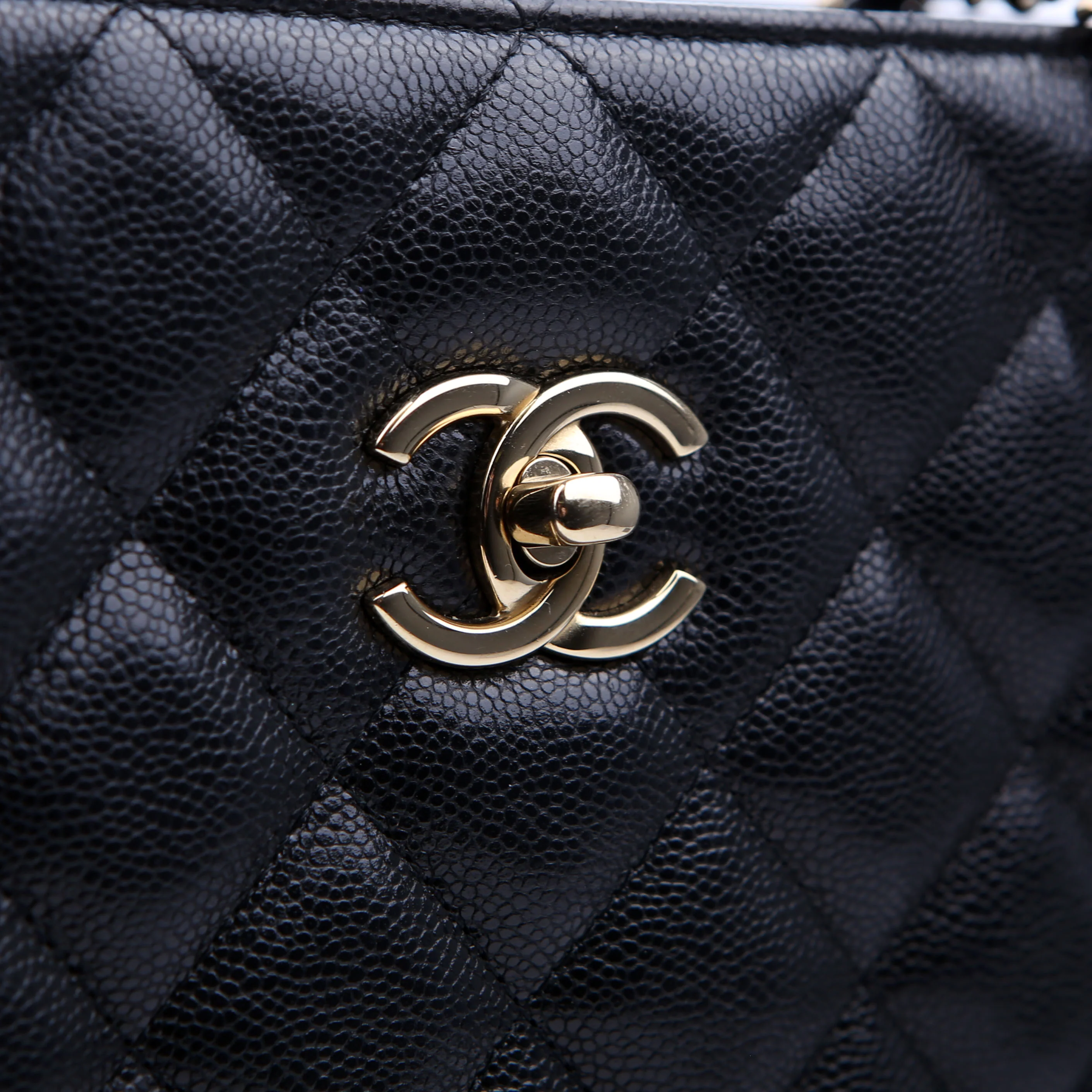 Classic CC Shopping Tote Caviar RFID Black - Image 11