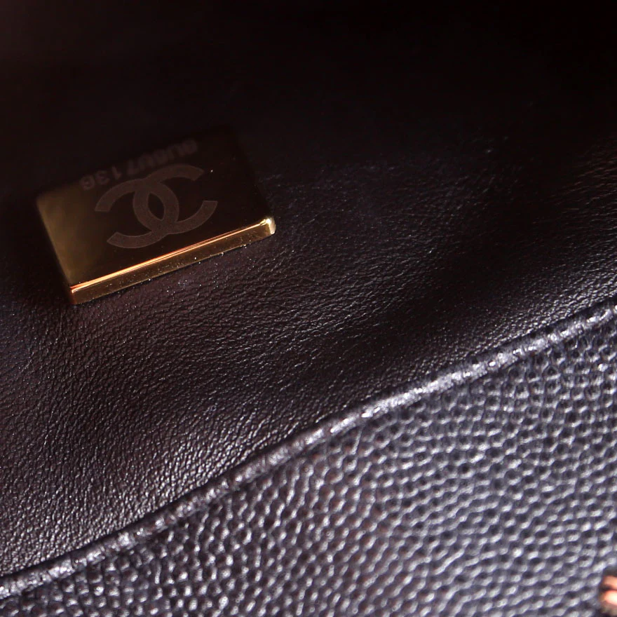 Classic CC Shopping Tote Caviar RFID Black - Image 11
