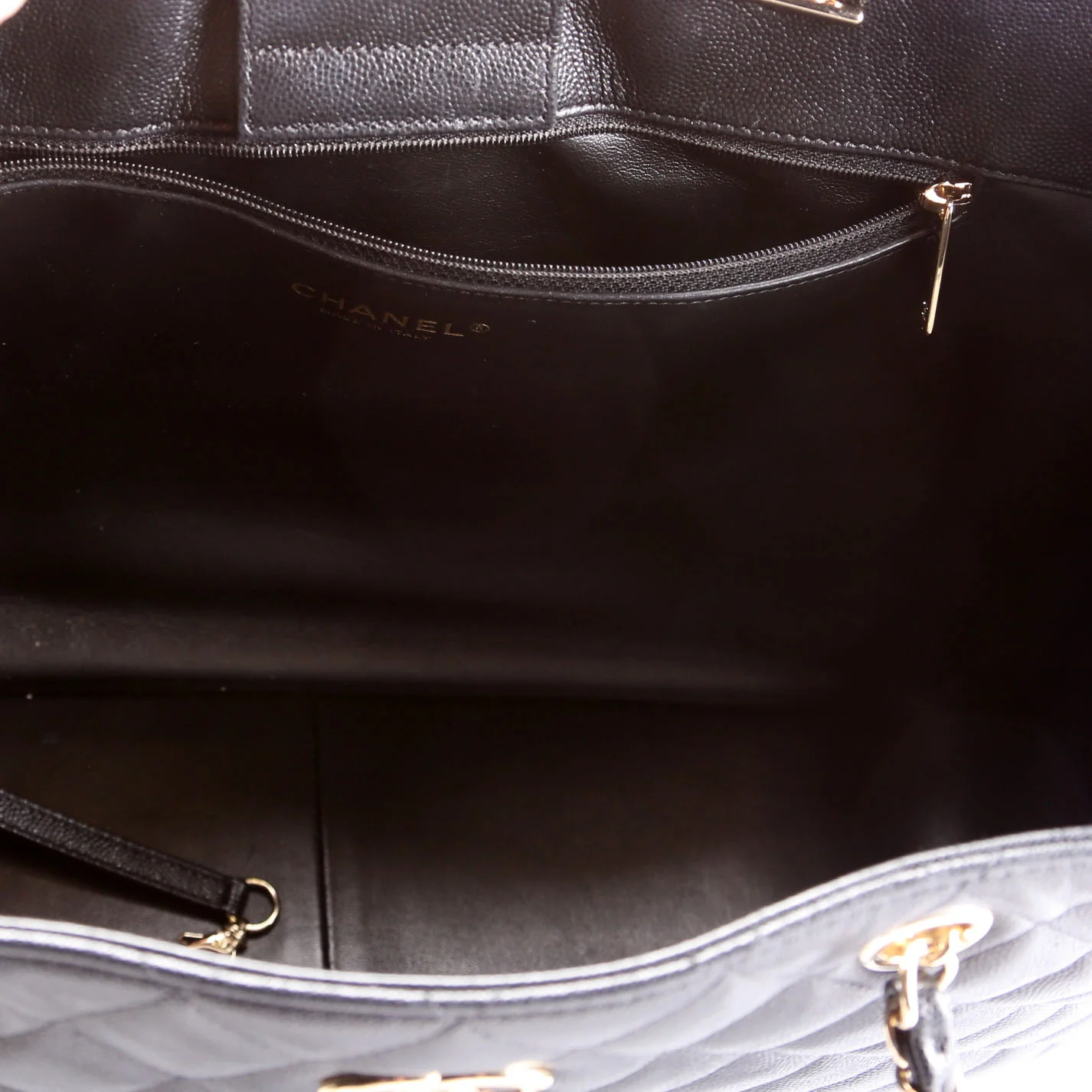 Classic CC Shopping Tote Caviar RFID Black - Image 9