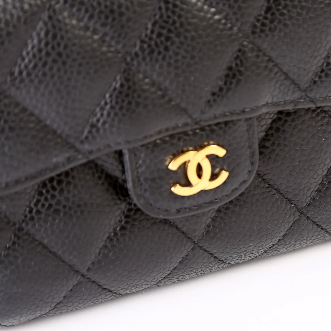 Classic Compact Flap Wallet Caviar 24m - Image 8