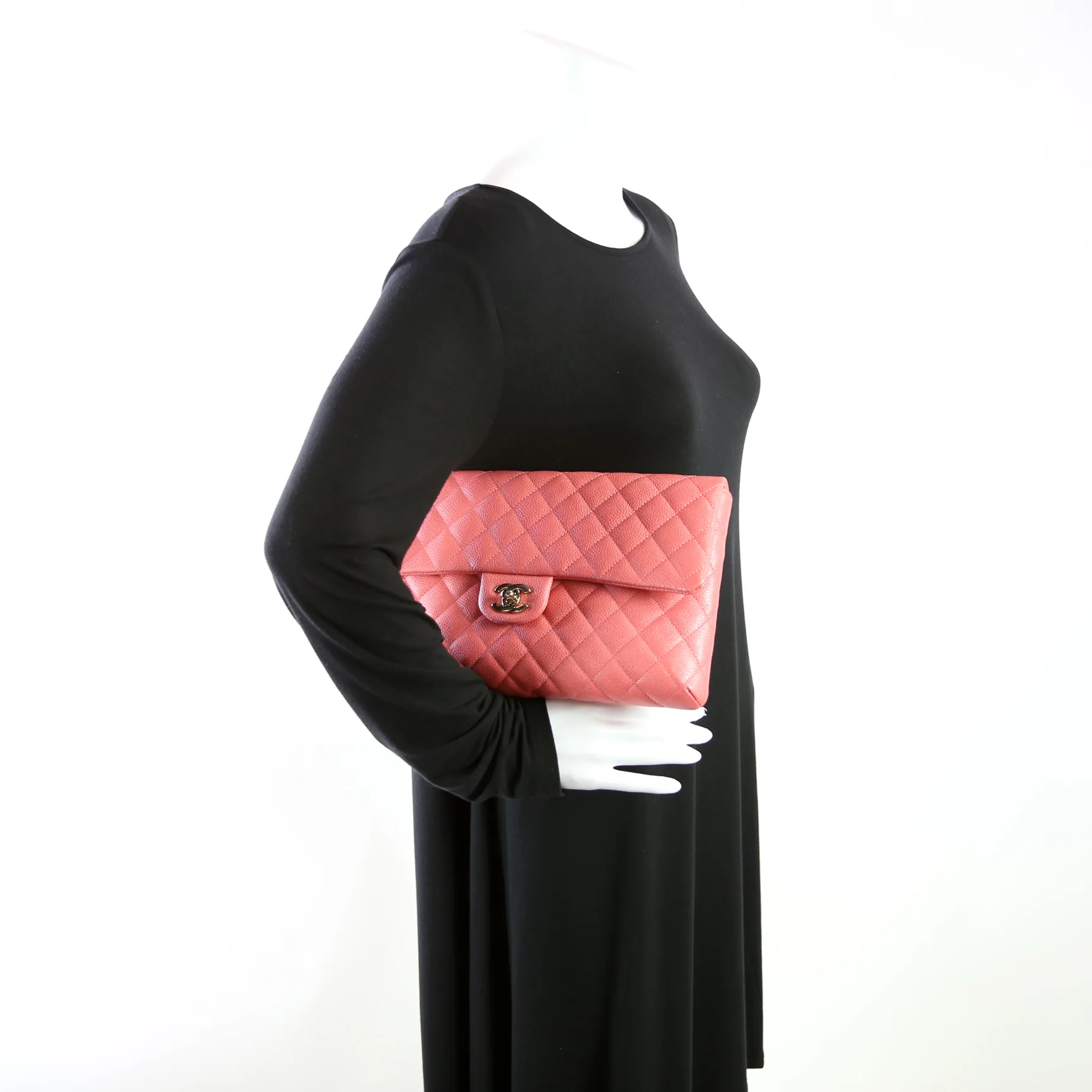 Classic Flap Clutch Caviar 26M - Image 10