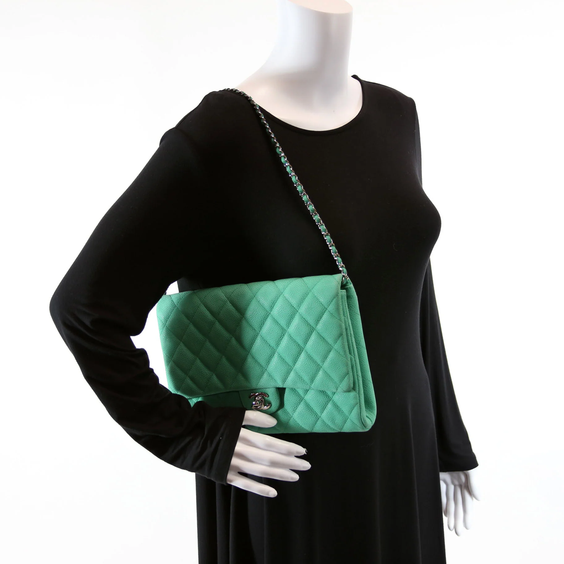 Classic Flap Clutch W/Chain Caviar 17M - Image 10