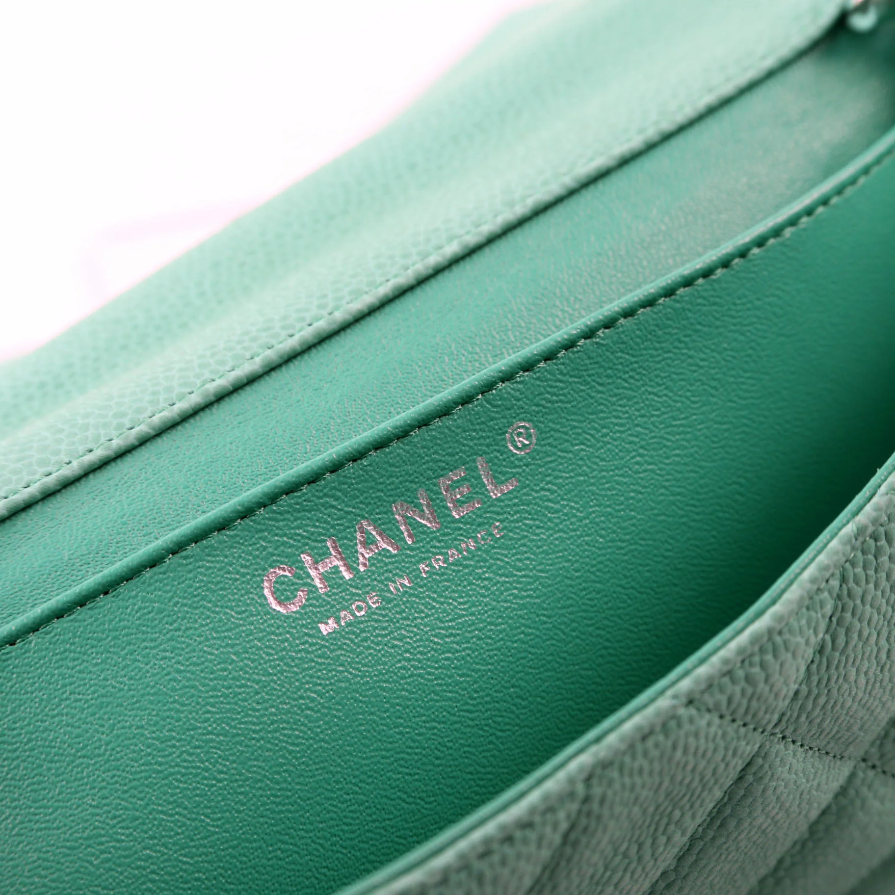 Classic Flap Clutch W/Chain Caviar 17M - Image 9