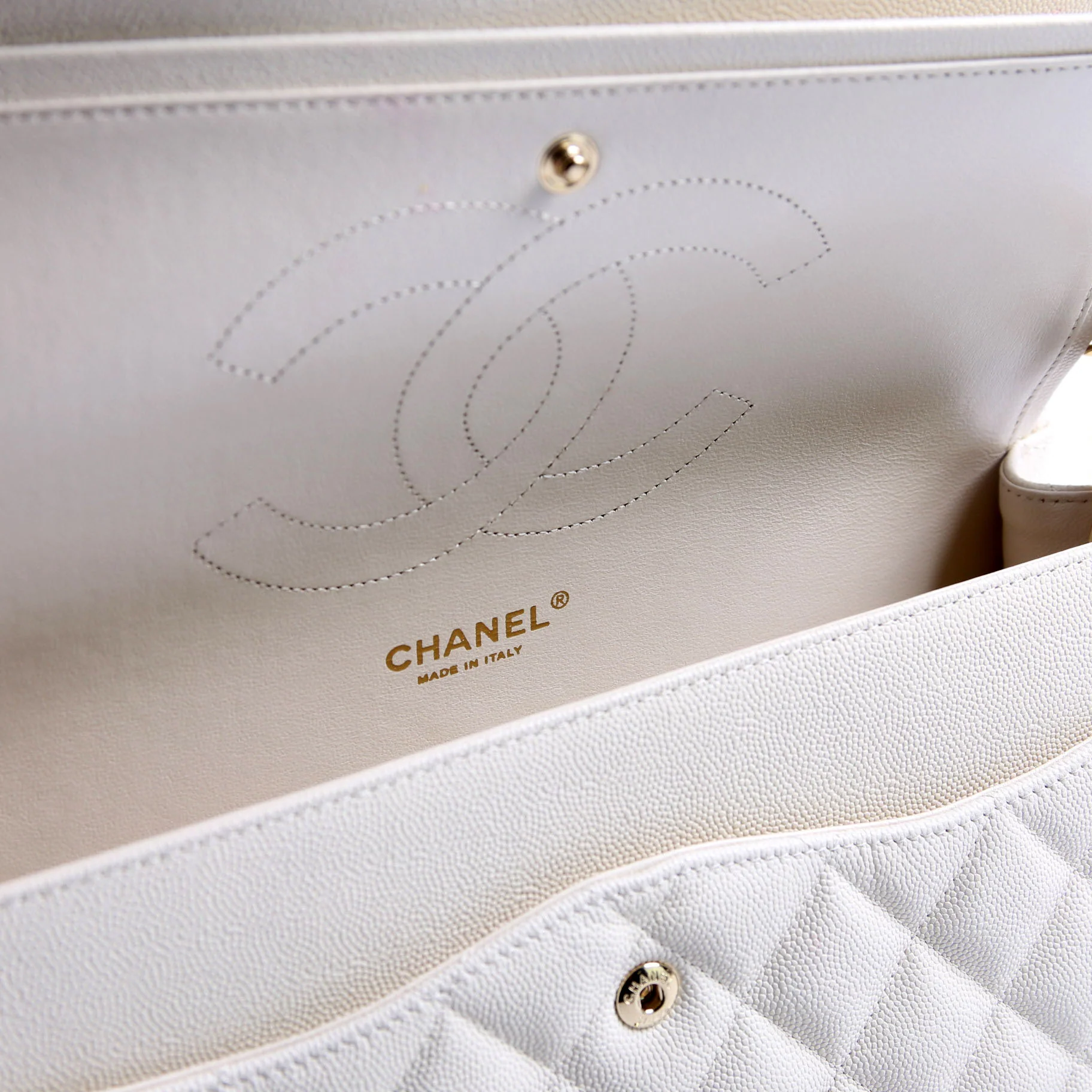Classic Flap jumbo Caviar 20-23 White - Image 9