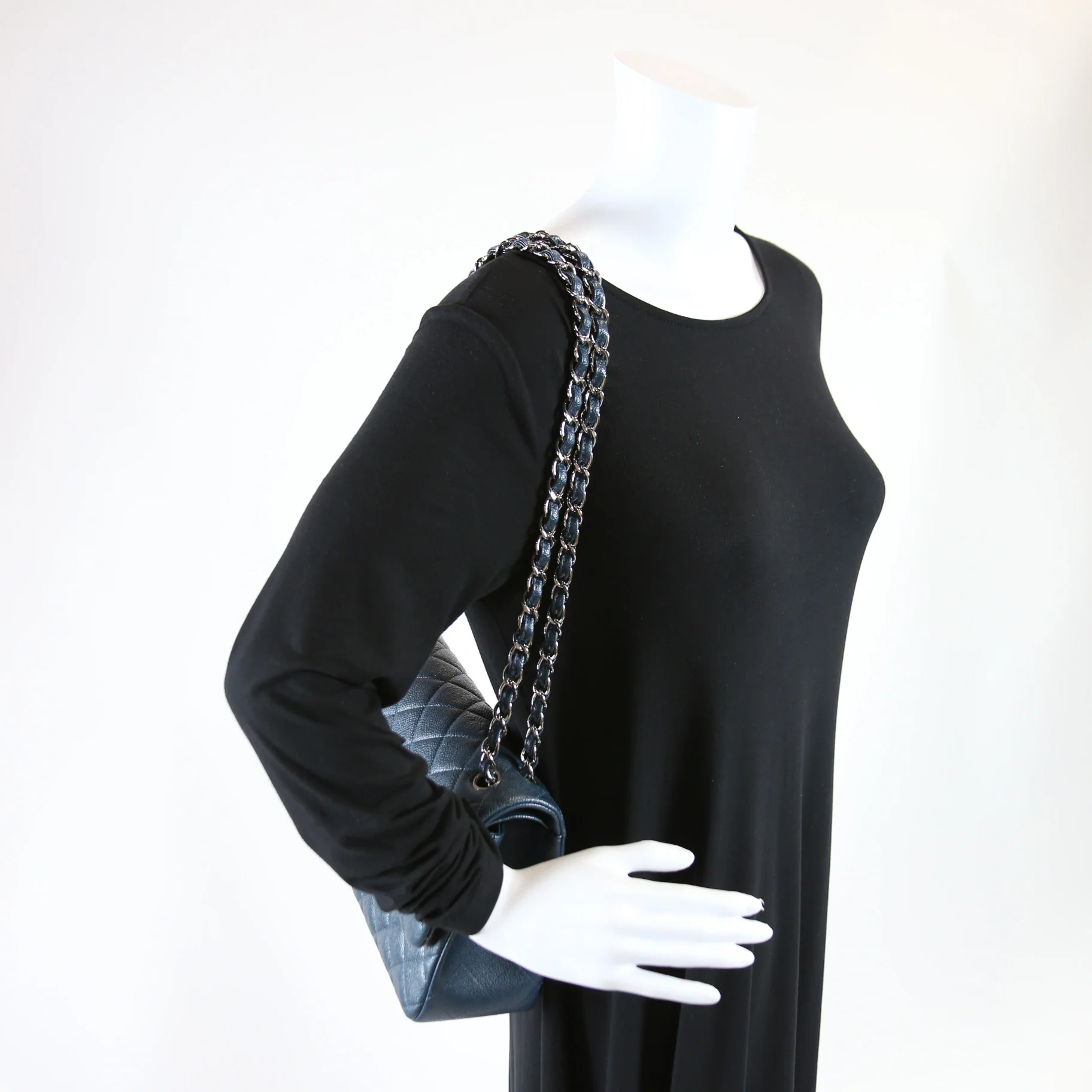 Classic Flap Jumbo Caviar 20M - Image 11
