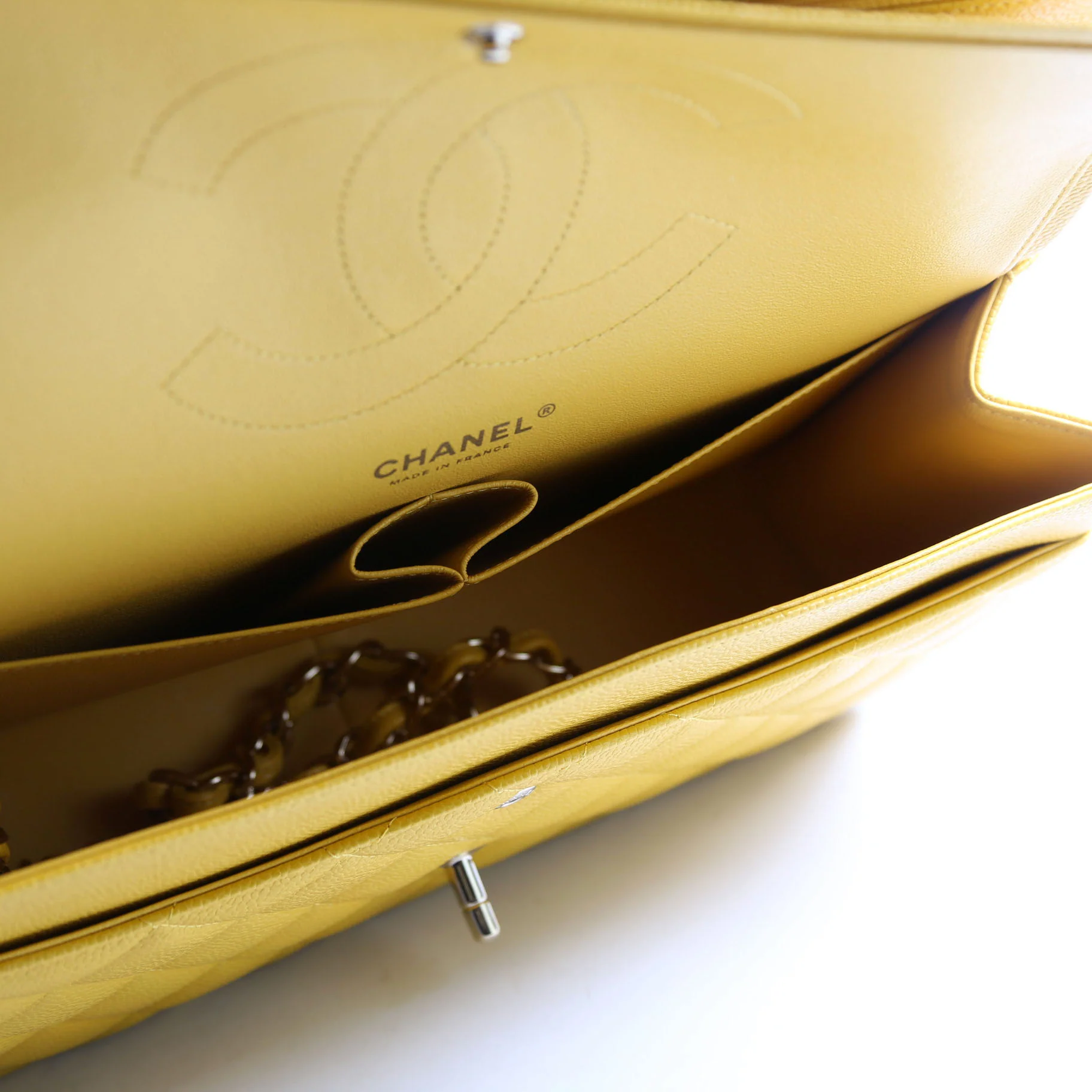 Classic Flap Jumbo Caviar 25-28M Yellow - Image 10